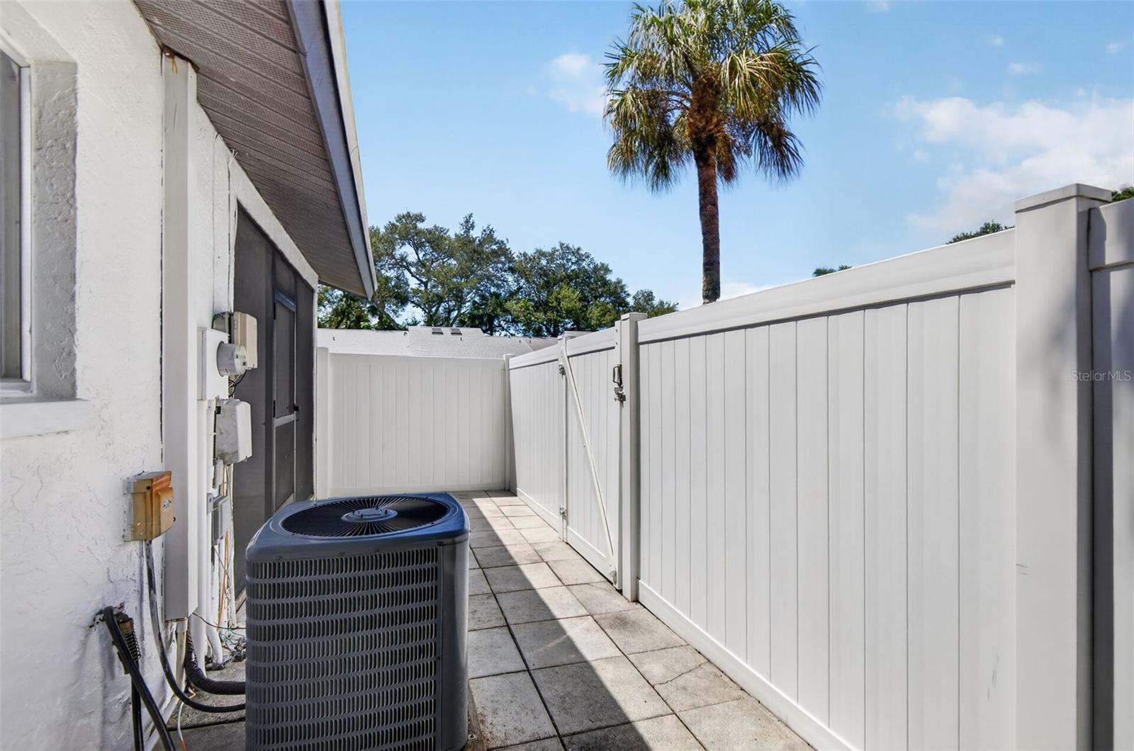 7347 PARKSIDE VILLAS DR — photo 35