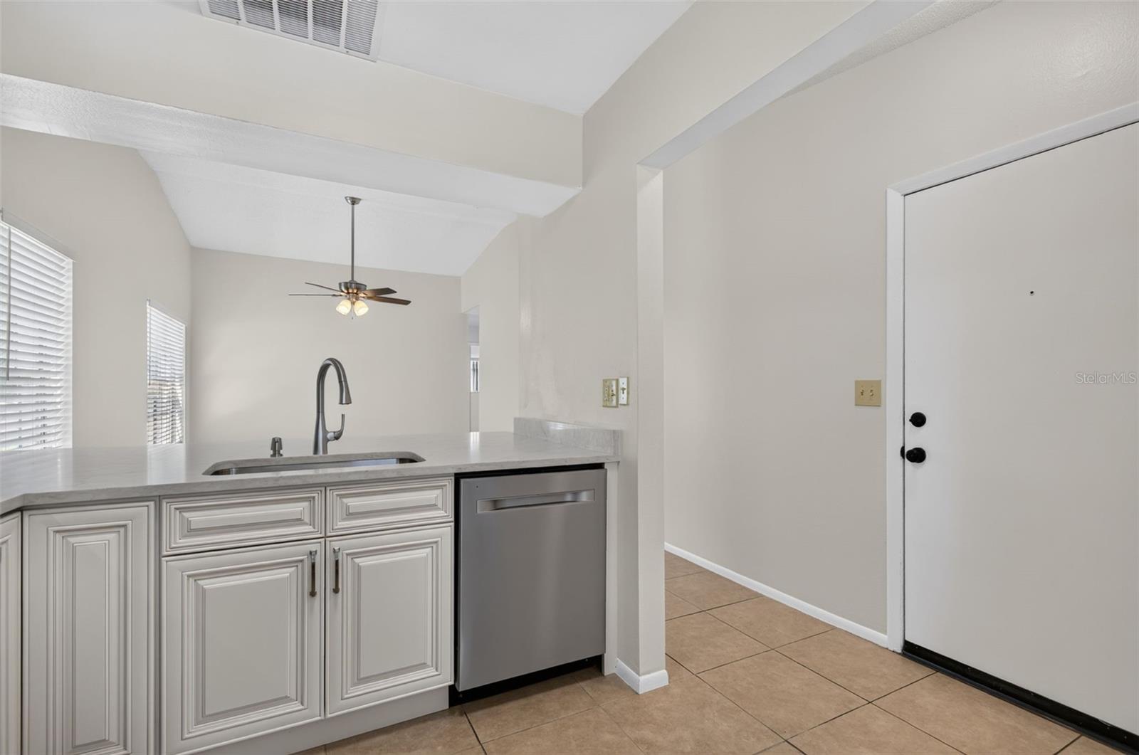 7347 PARKSIDE VILLAS DR — photo 6