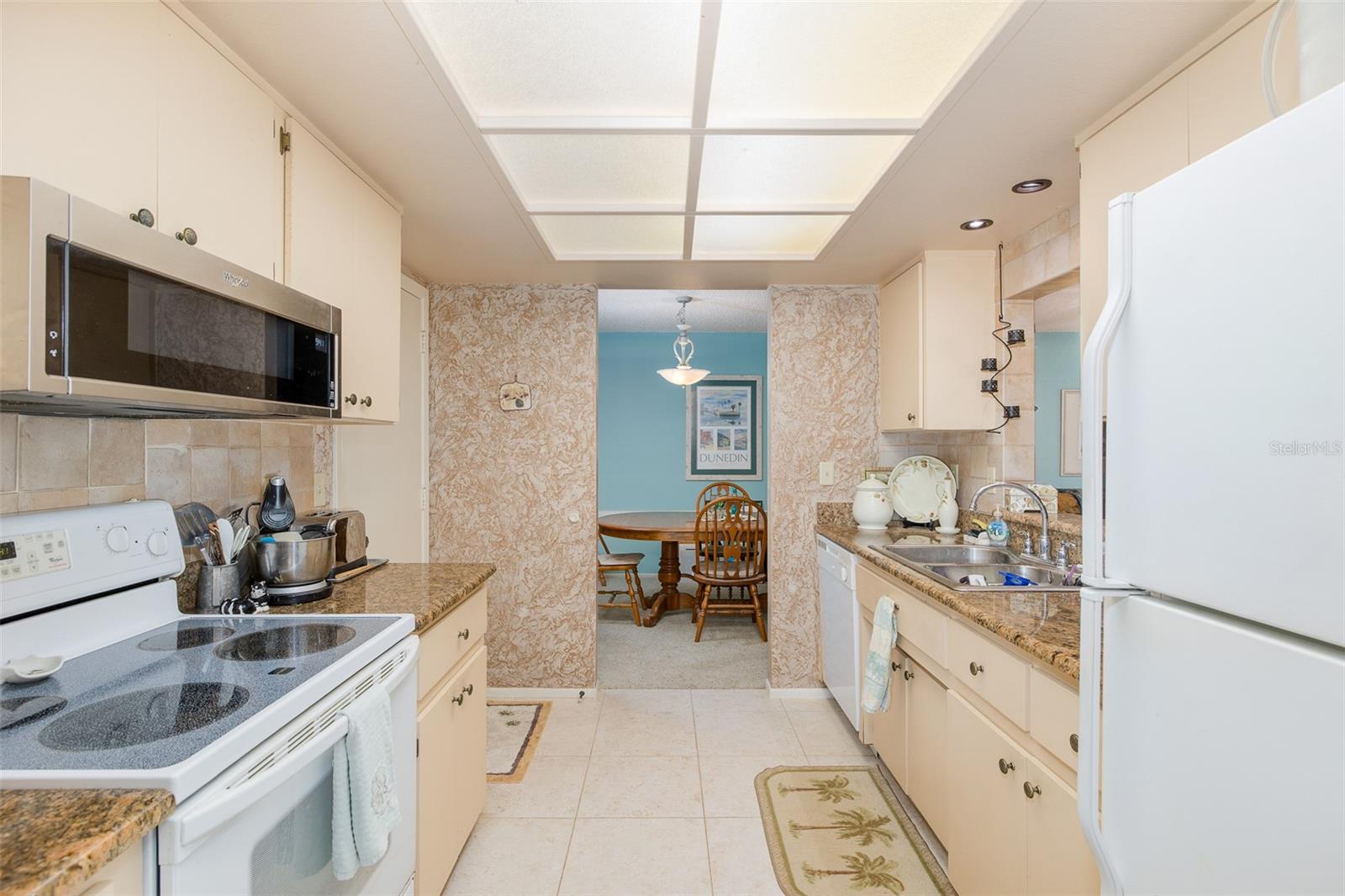 1428 SUMMER ISLE CT — photo 23