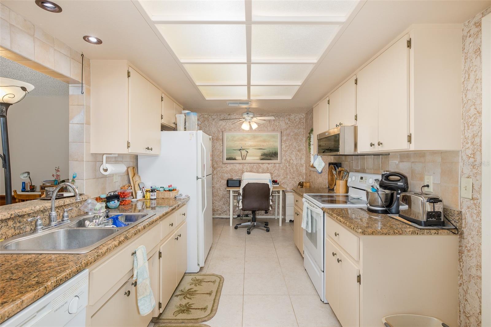 1428 SUMMER ISLE CT — photo 25