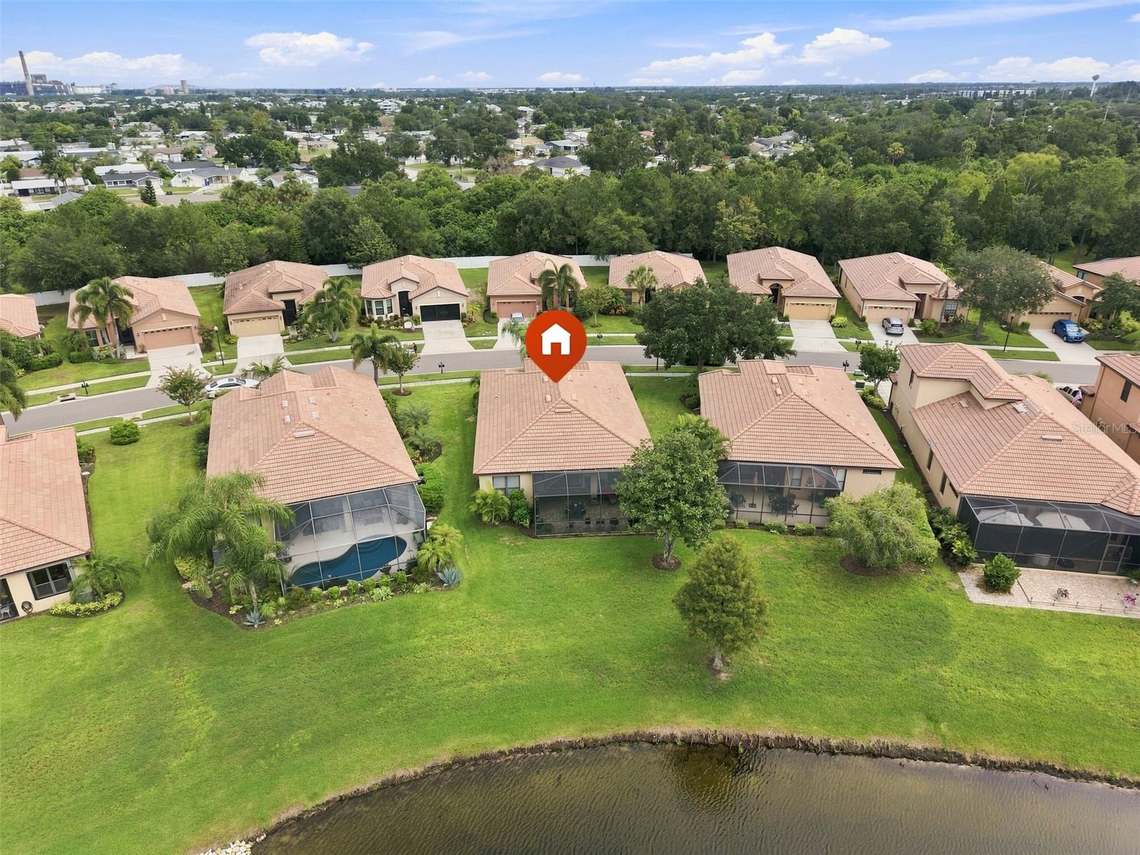 216 SILVER FALLS DR — photo 32
