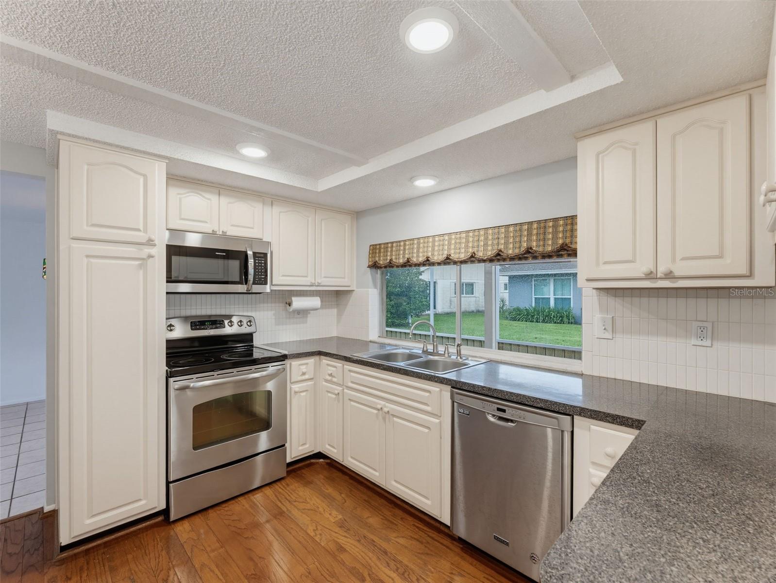 12205 SILK OAK LN — photo 31
