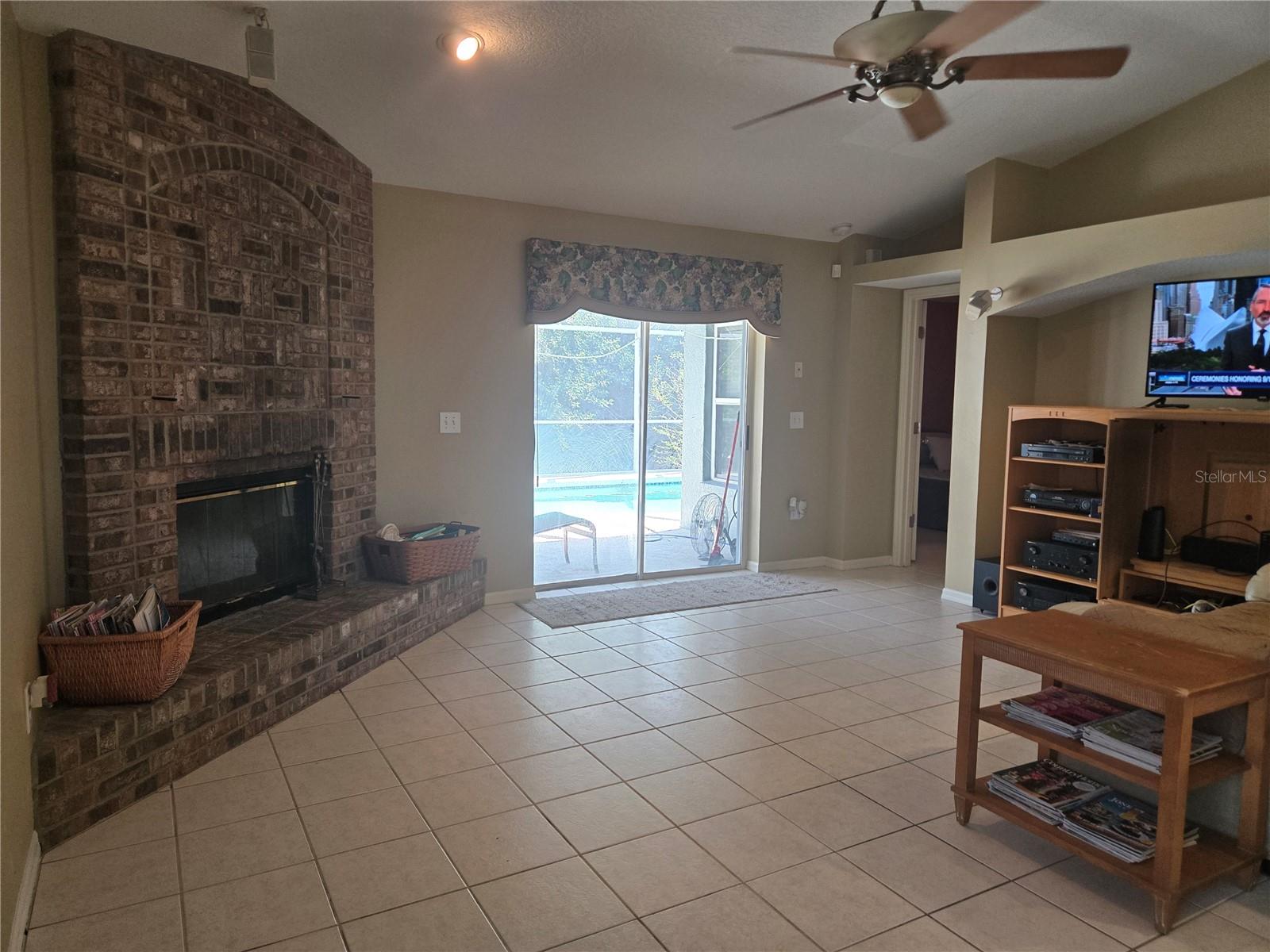 31329 WRENCREST DR — photo 8