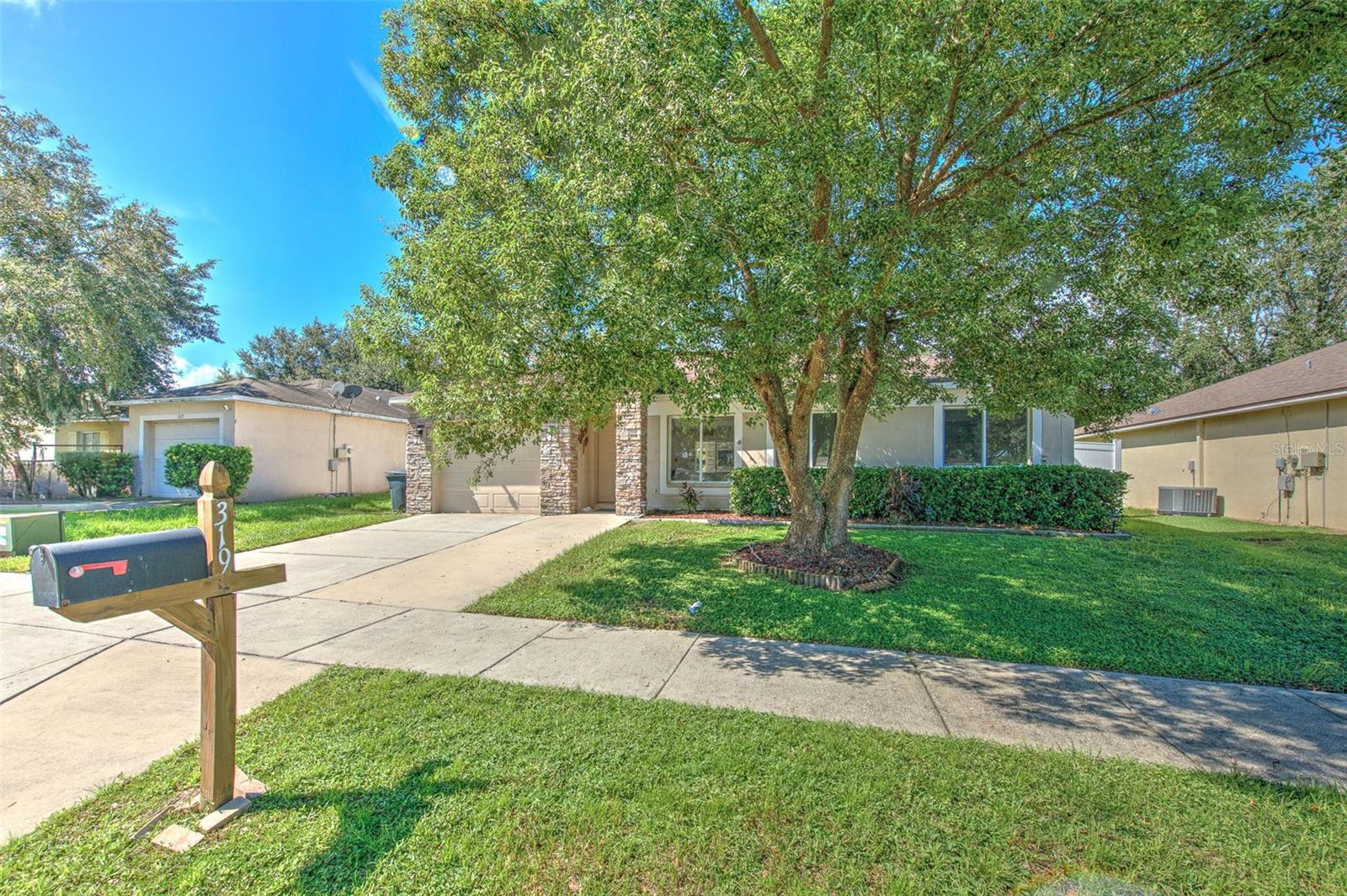 319 ABIGAIL RD — photo 2