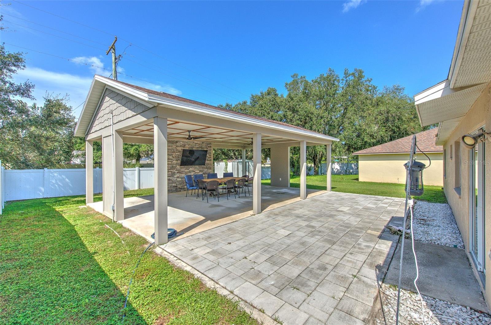 319 ABIGAIL RD — photo 4