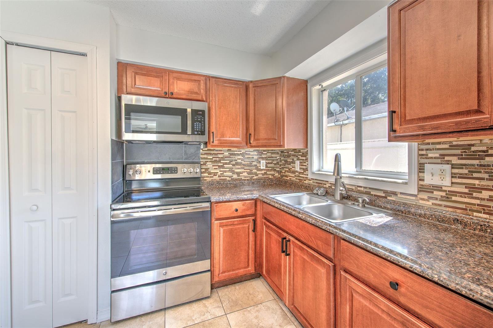 319 ABIGAIL RD — photo 14