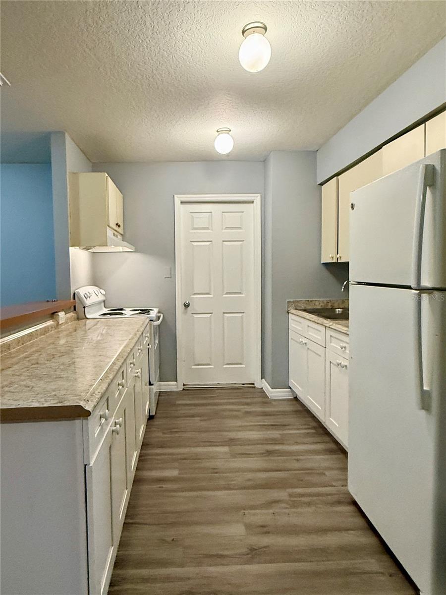 3514 E MOHAWK AVE — photo 2
