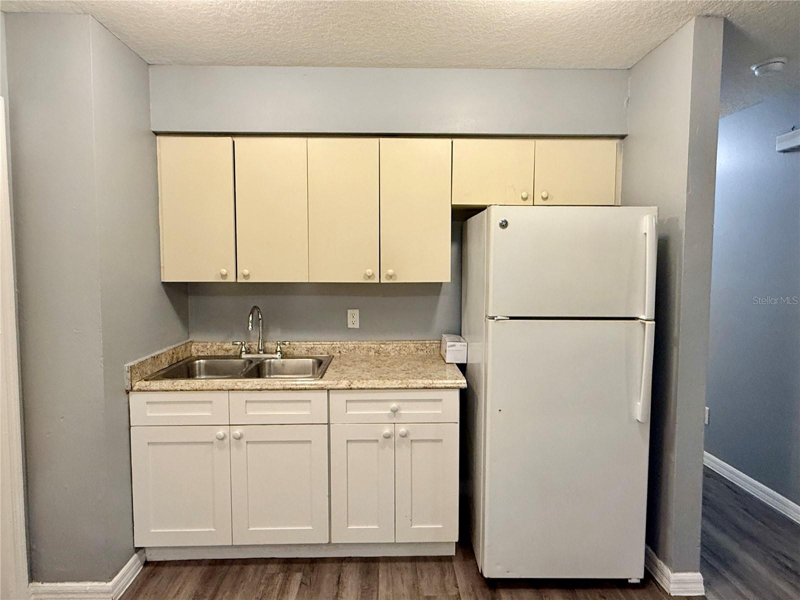 3514 E MOHAWK AVE — photo 3