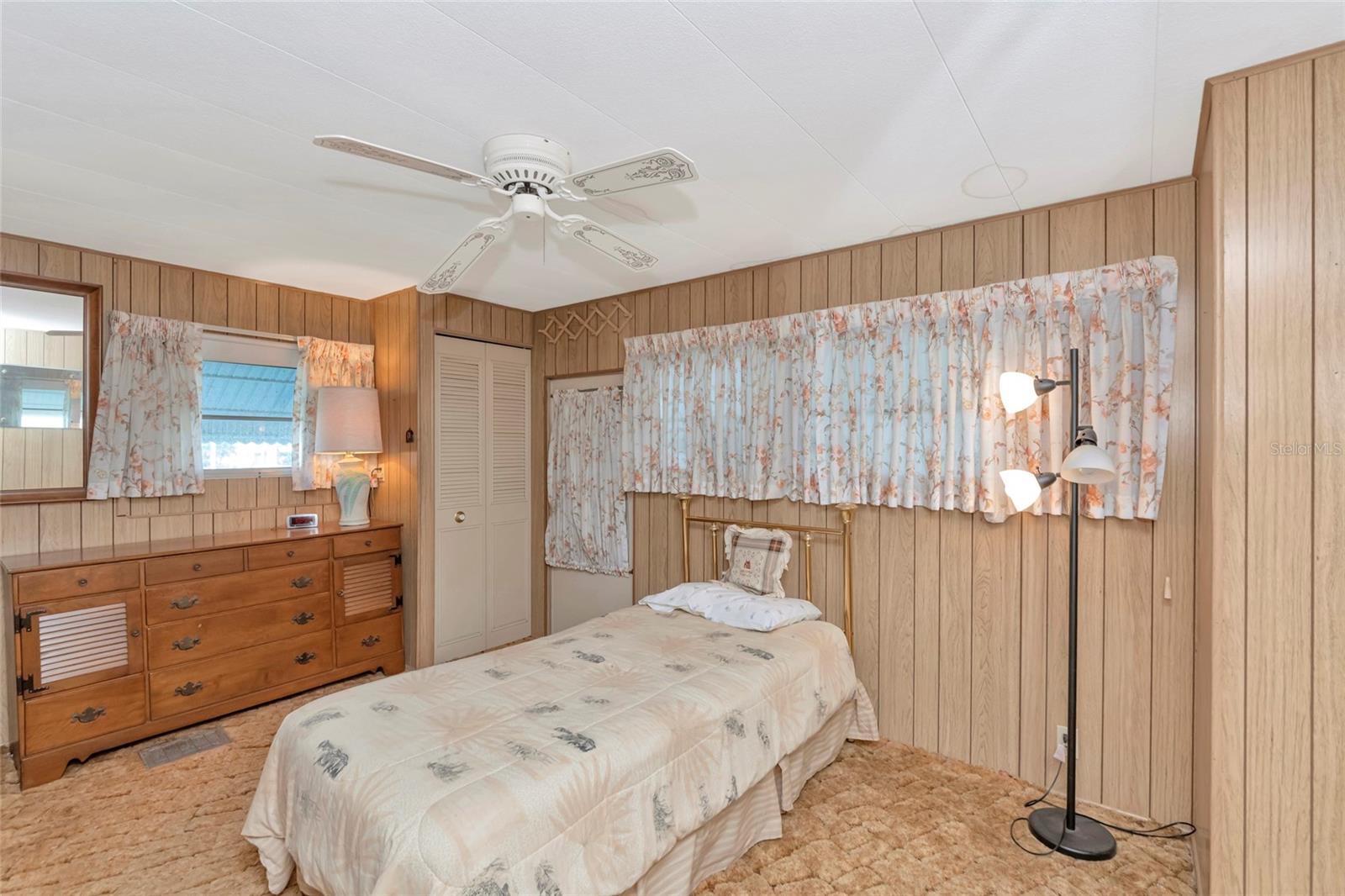 216 OUTER DR E — photo 10
