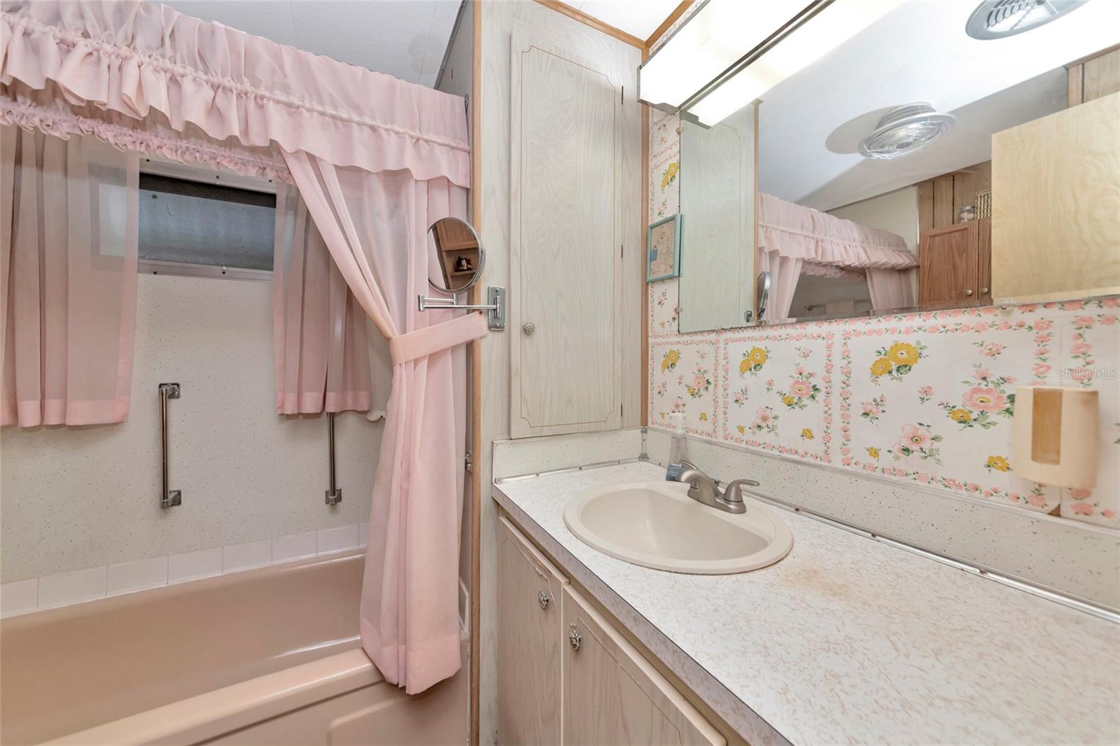 216 OUTER DR E — photo 14