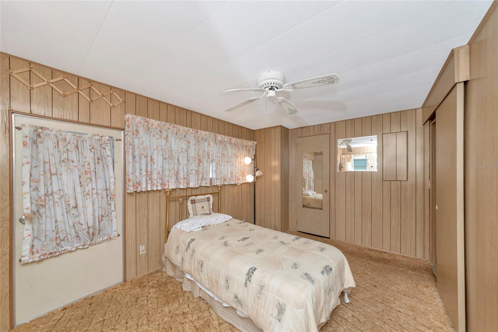 216 OUTER DR E — photo 12