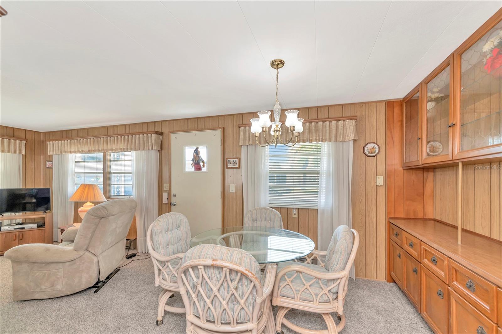 216 OUTER DR E — photo 4