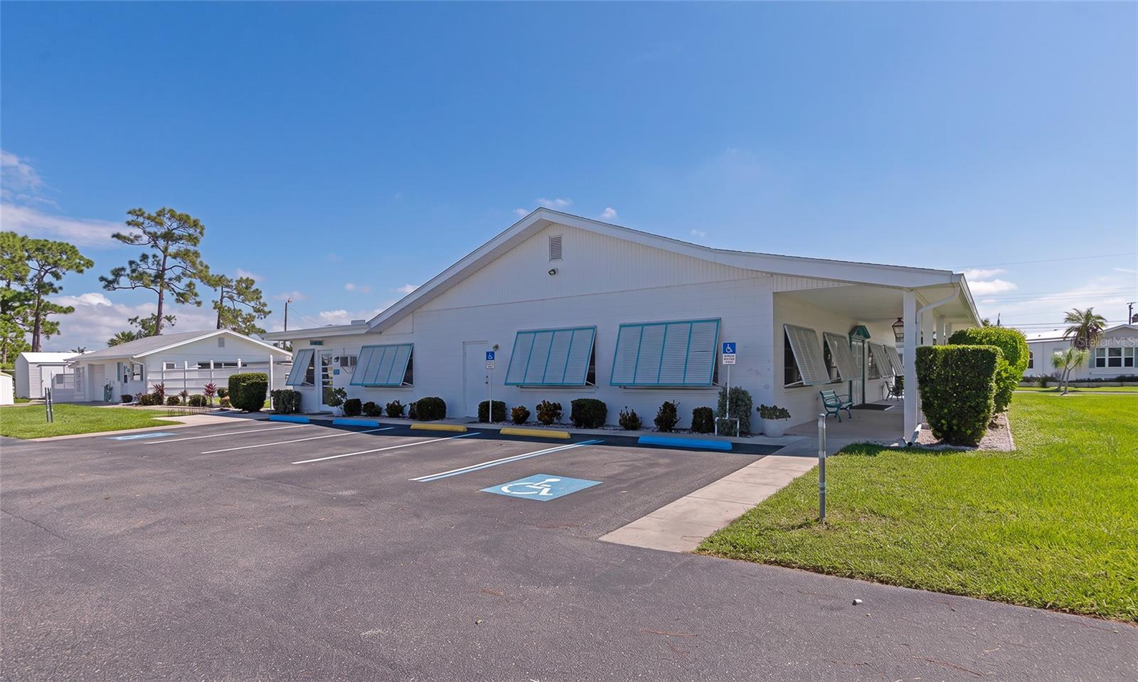 216 OUTER DR E — photo 35