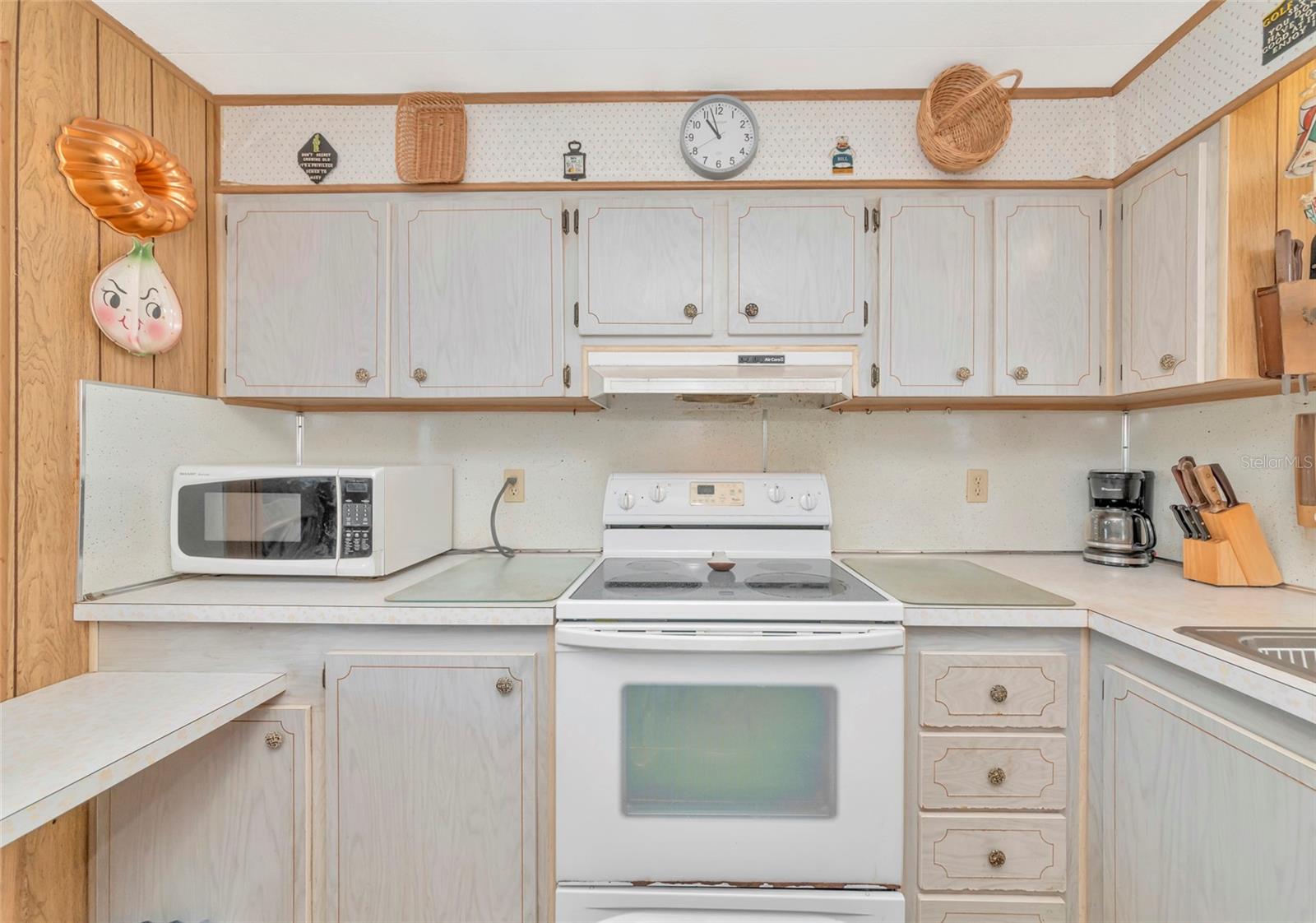 216 OUTER DR E — photo 17