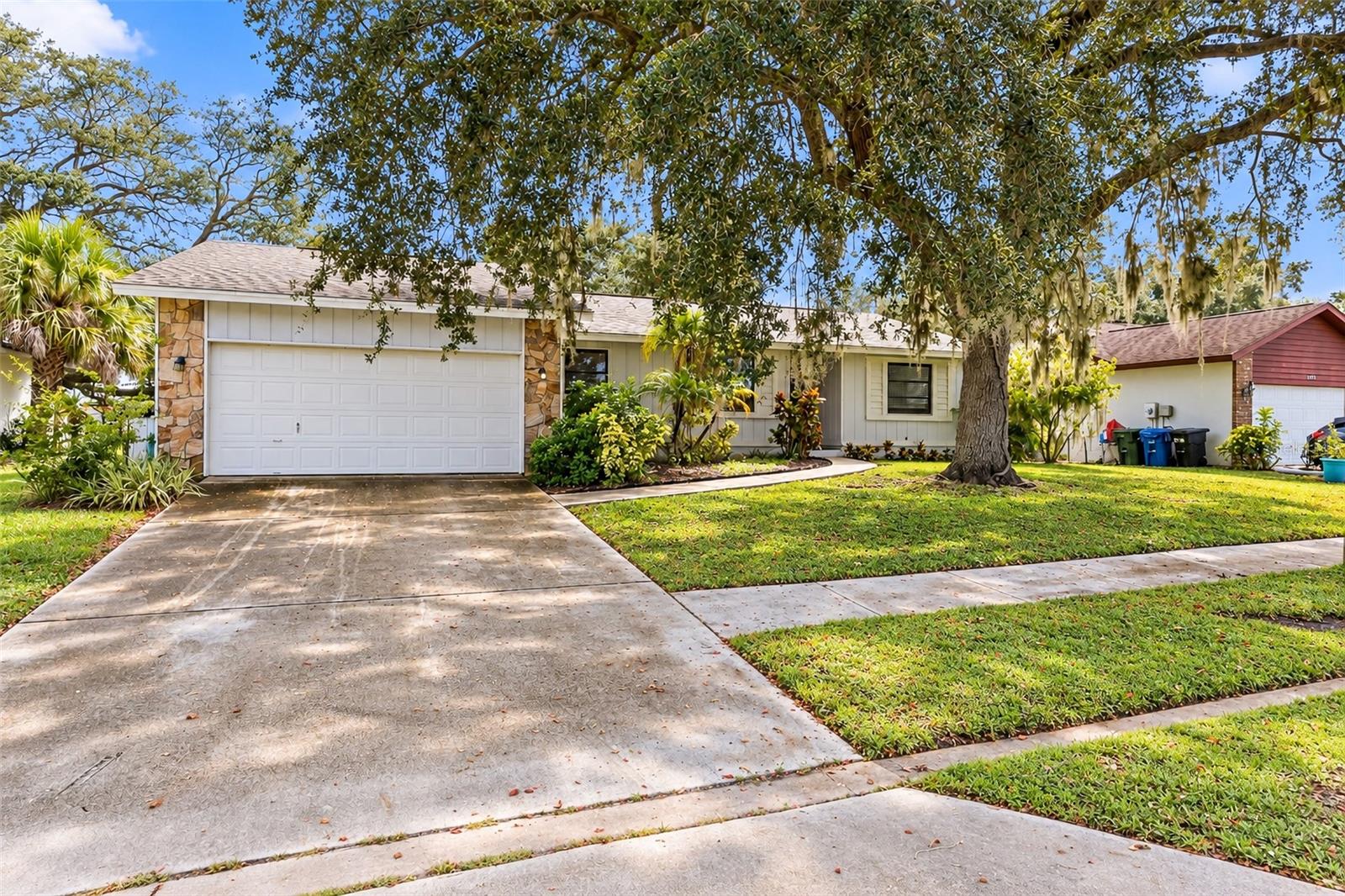 2475 WOOD OAK DR — photo 2