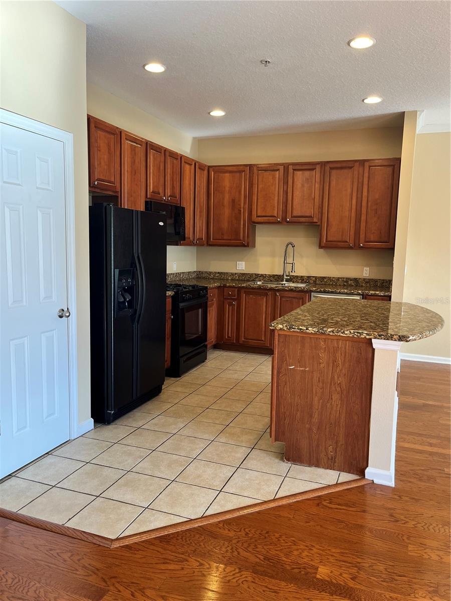 512 JASMINE WAY — photo 9