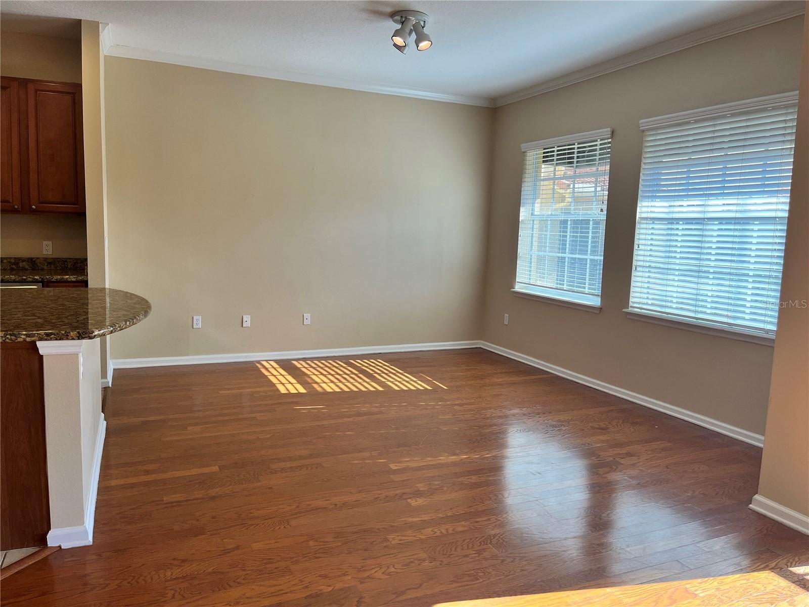 512 JASMINE WAY — photo 10
