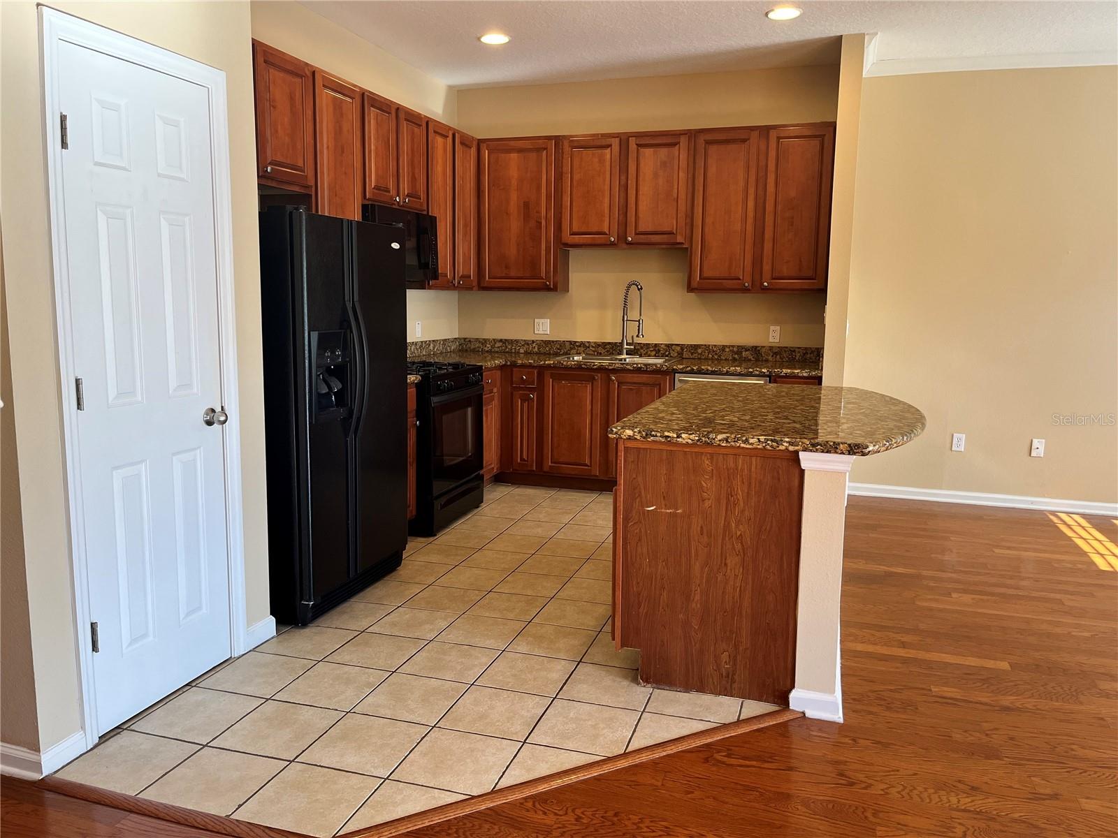 512 JASMINE WAY — photo 8