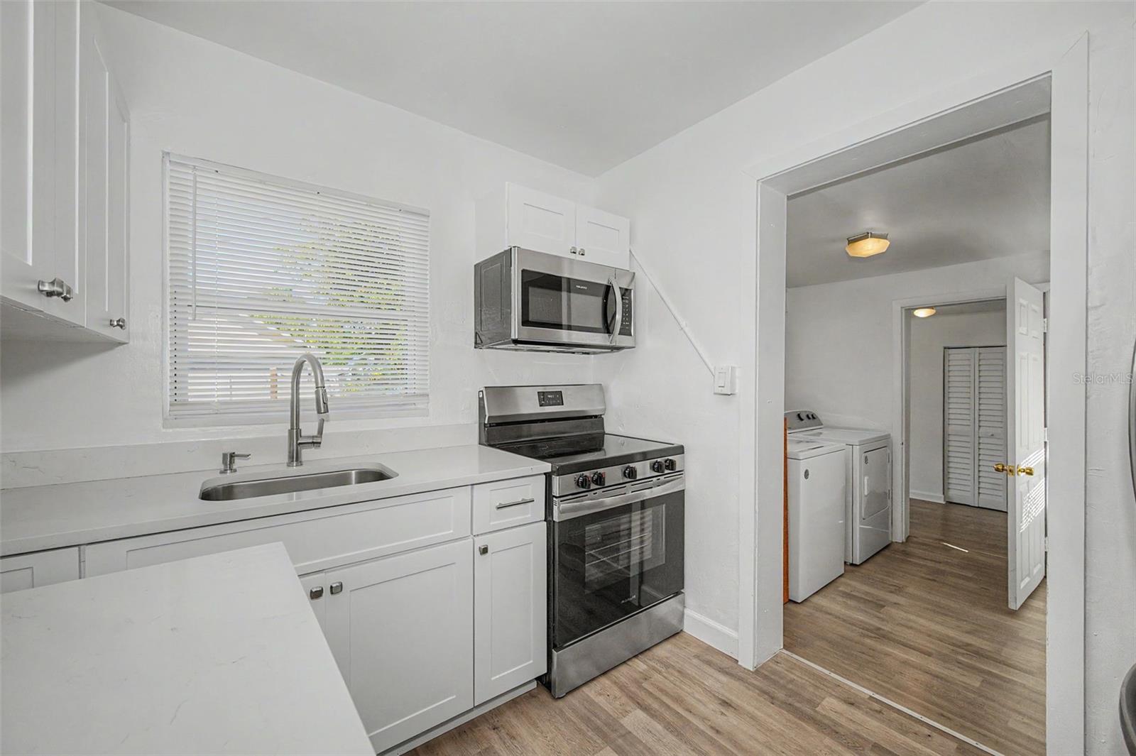 1001 QUEEN ST S — photo 6