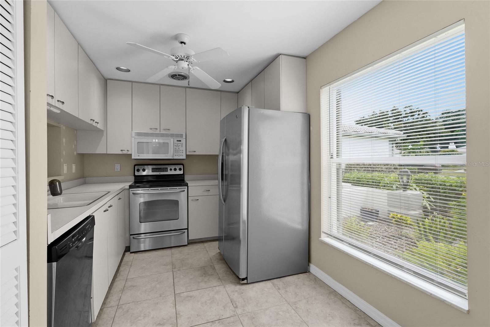 3032 RINGWOOD MDW #17 — photo 2