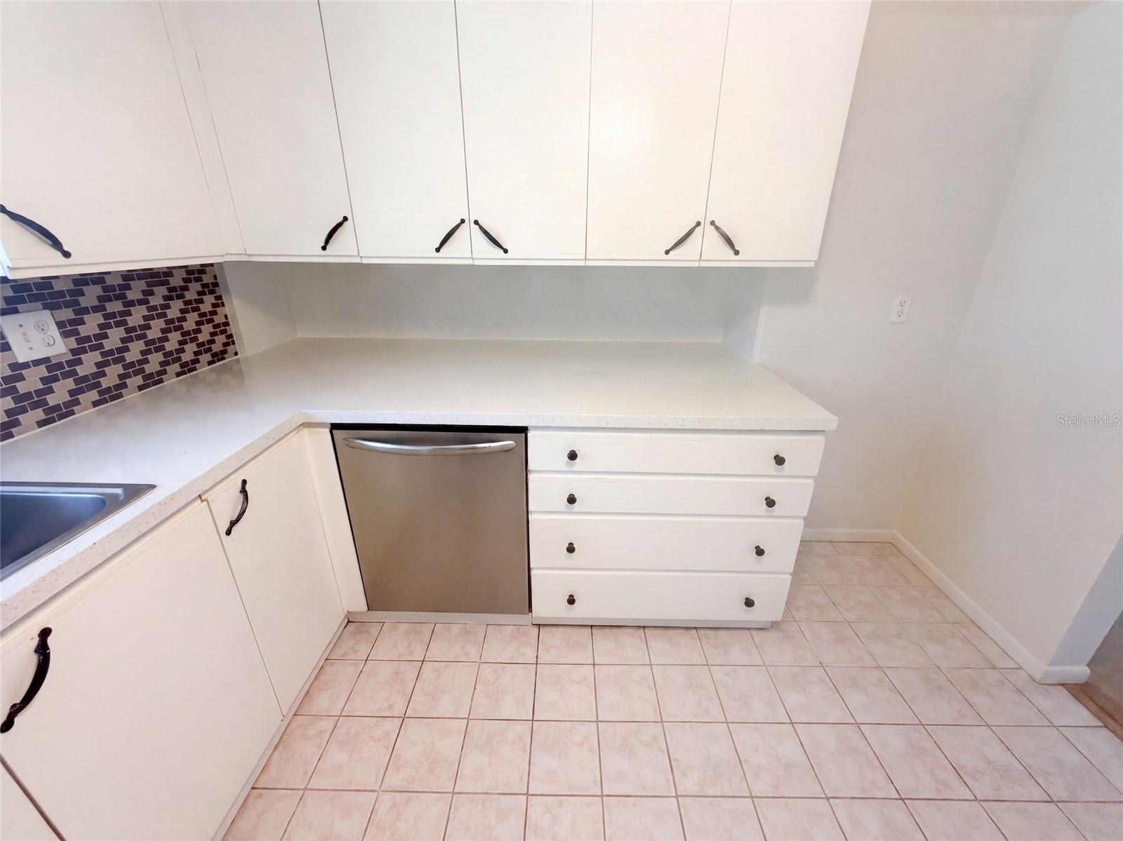 3010 HATTON ST — photo 9