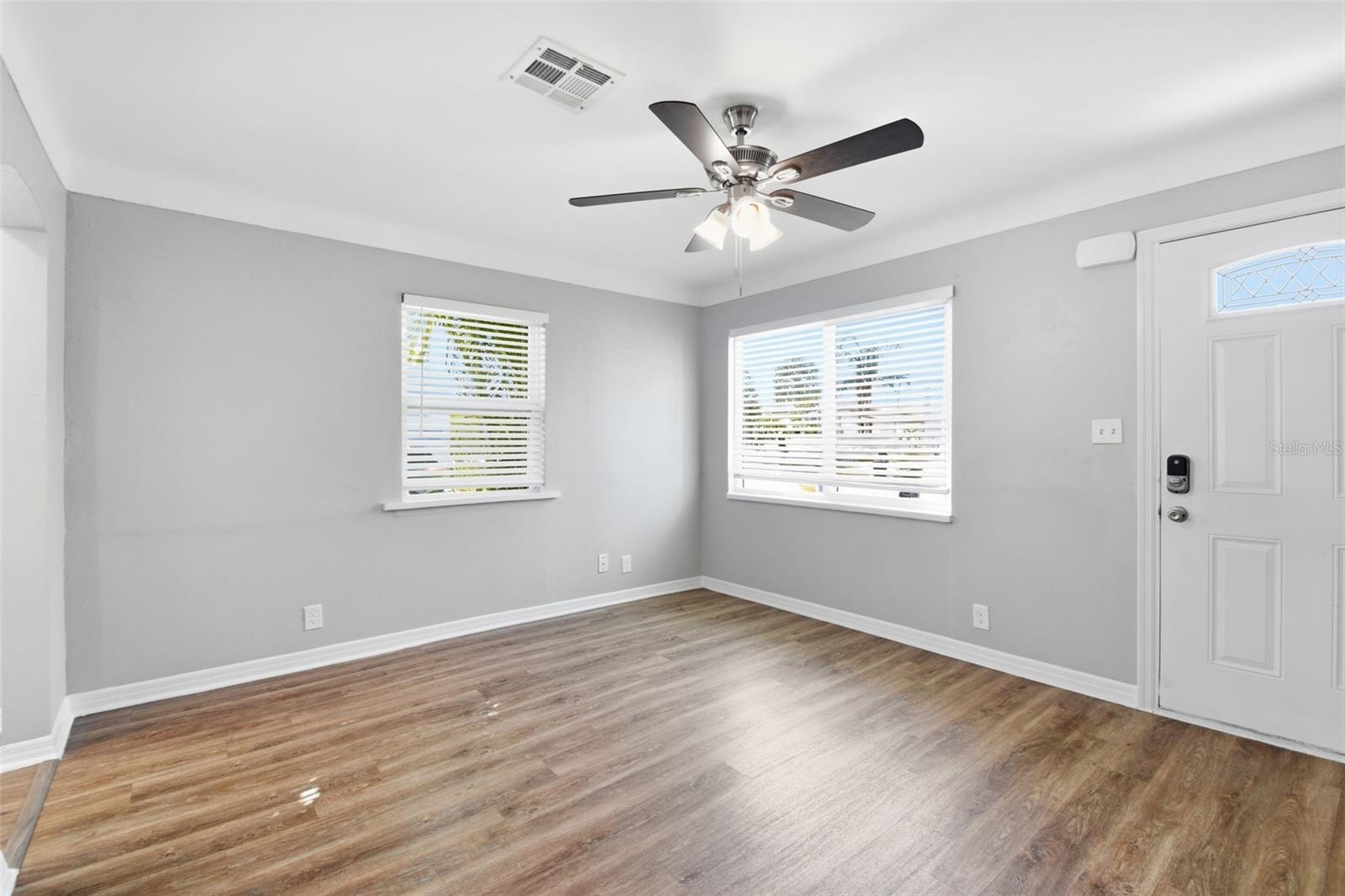 833 61ST AVE NE — photo 32
