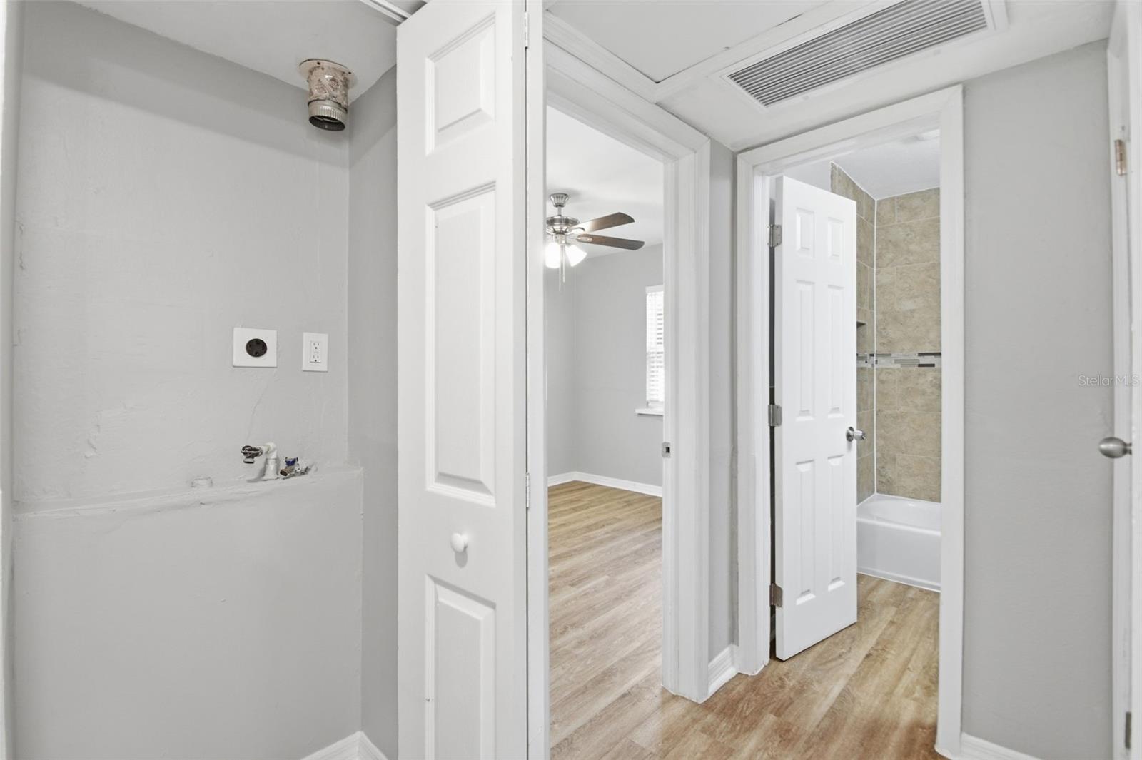 833 61ST AVE NE — photo 35