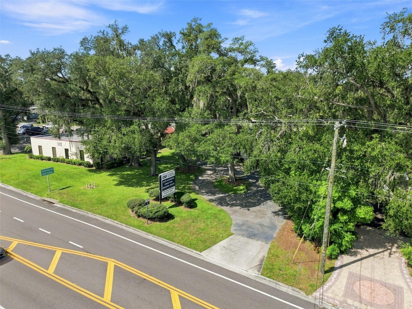 223 LITHIA PINECREST RD — photo 16