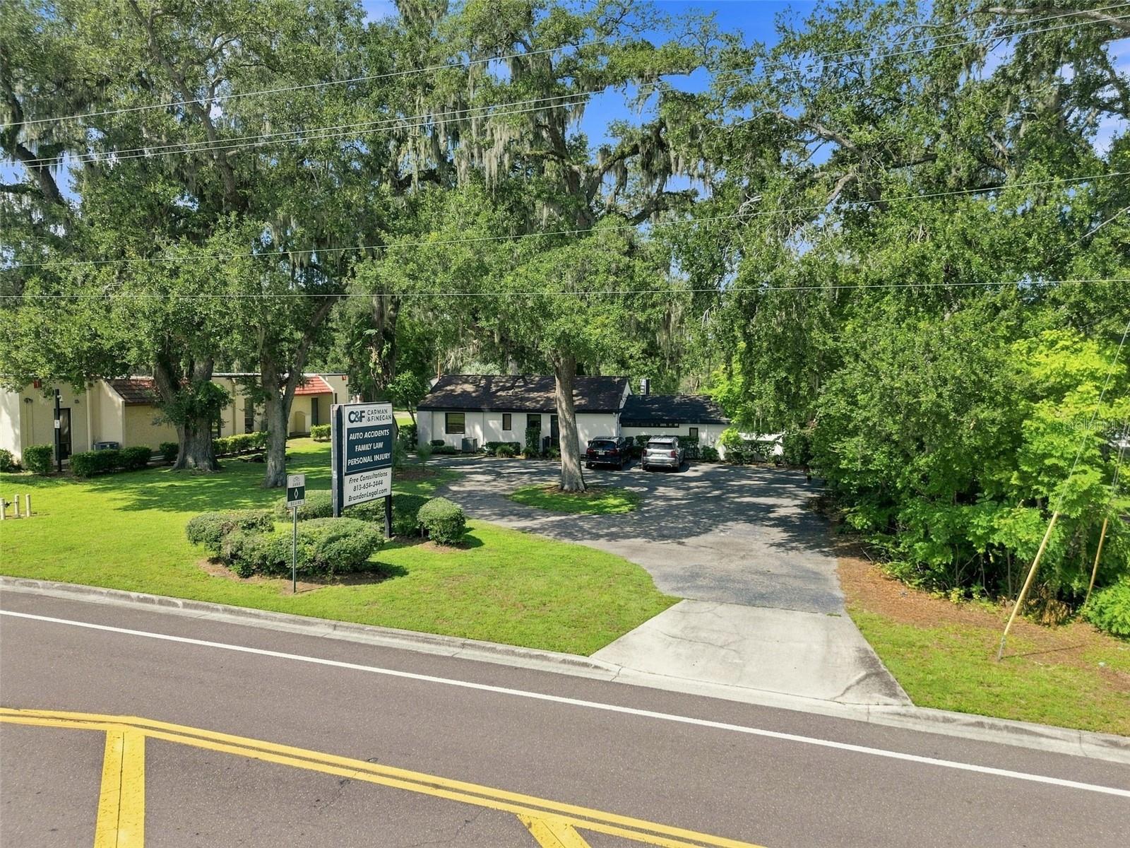 223 LITHIA PINECREST RD — photo 17