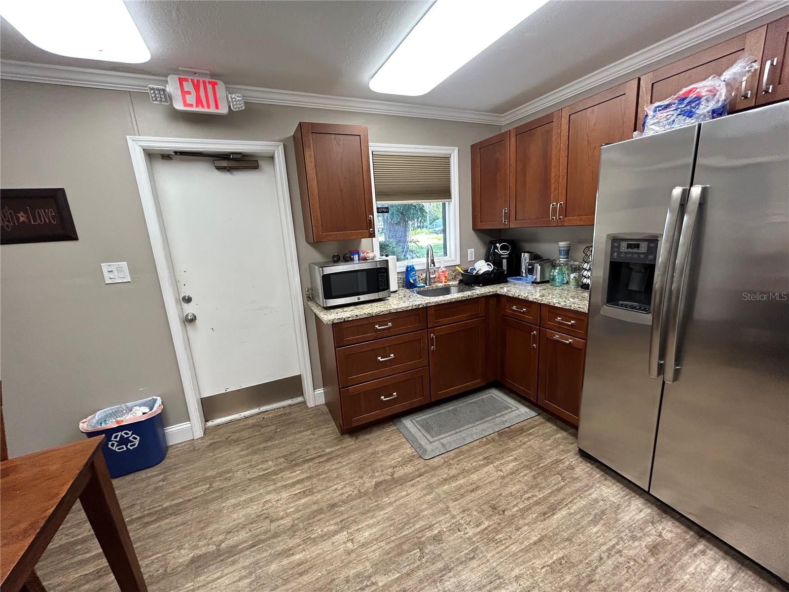 223 LITHIA PINECREST RD — photo 28