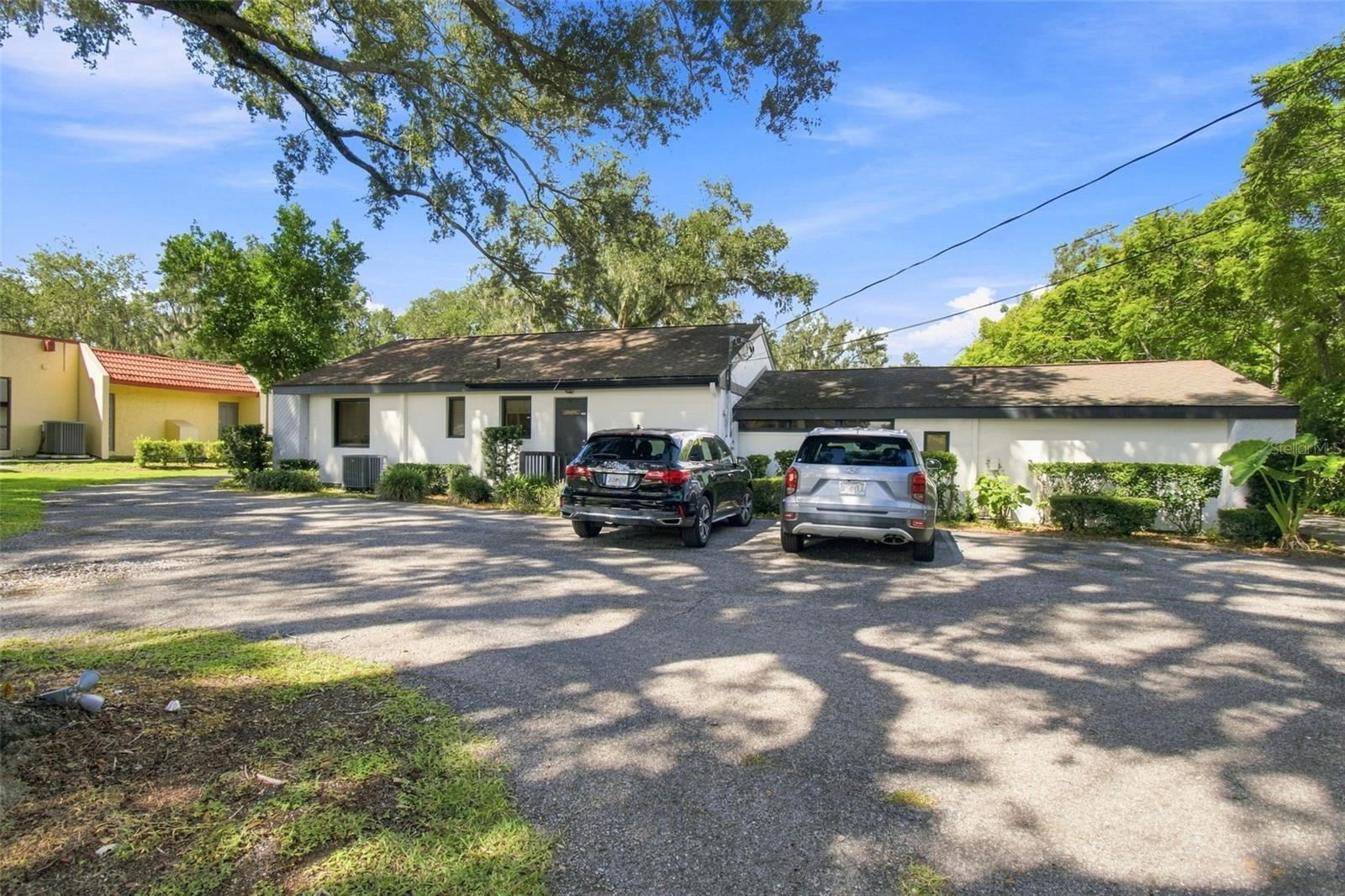 223 LITHIA PINECREST RD — photo 4