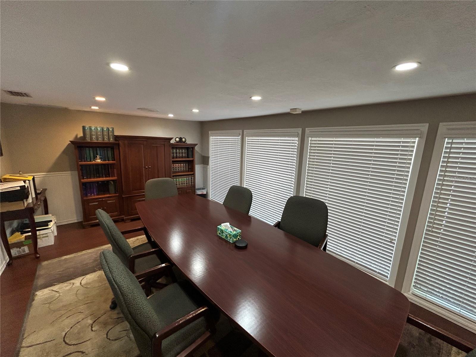 223 LITHIA PINECREST RD — photo 26