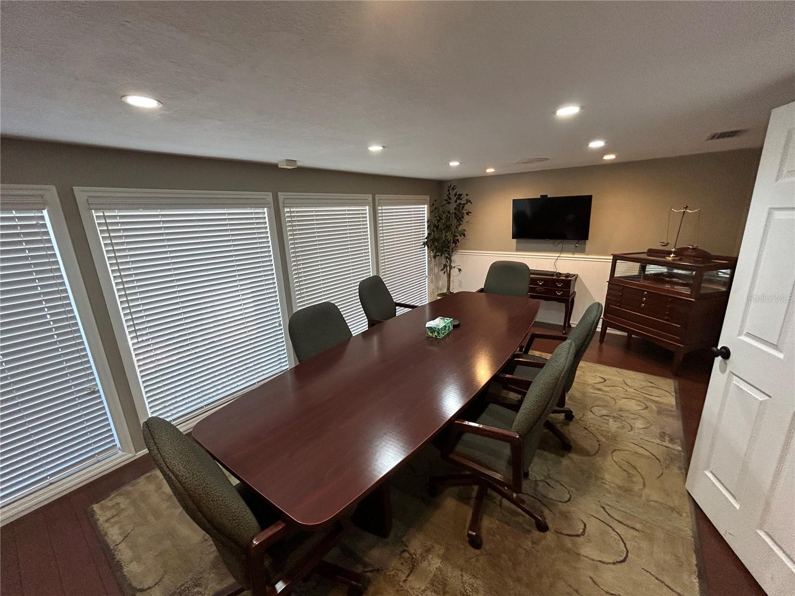 223 LITHIA PINECREST RD — photo 25
