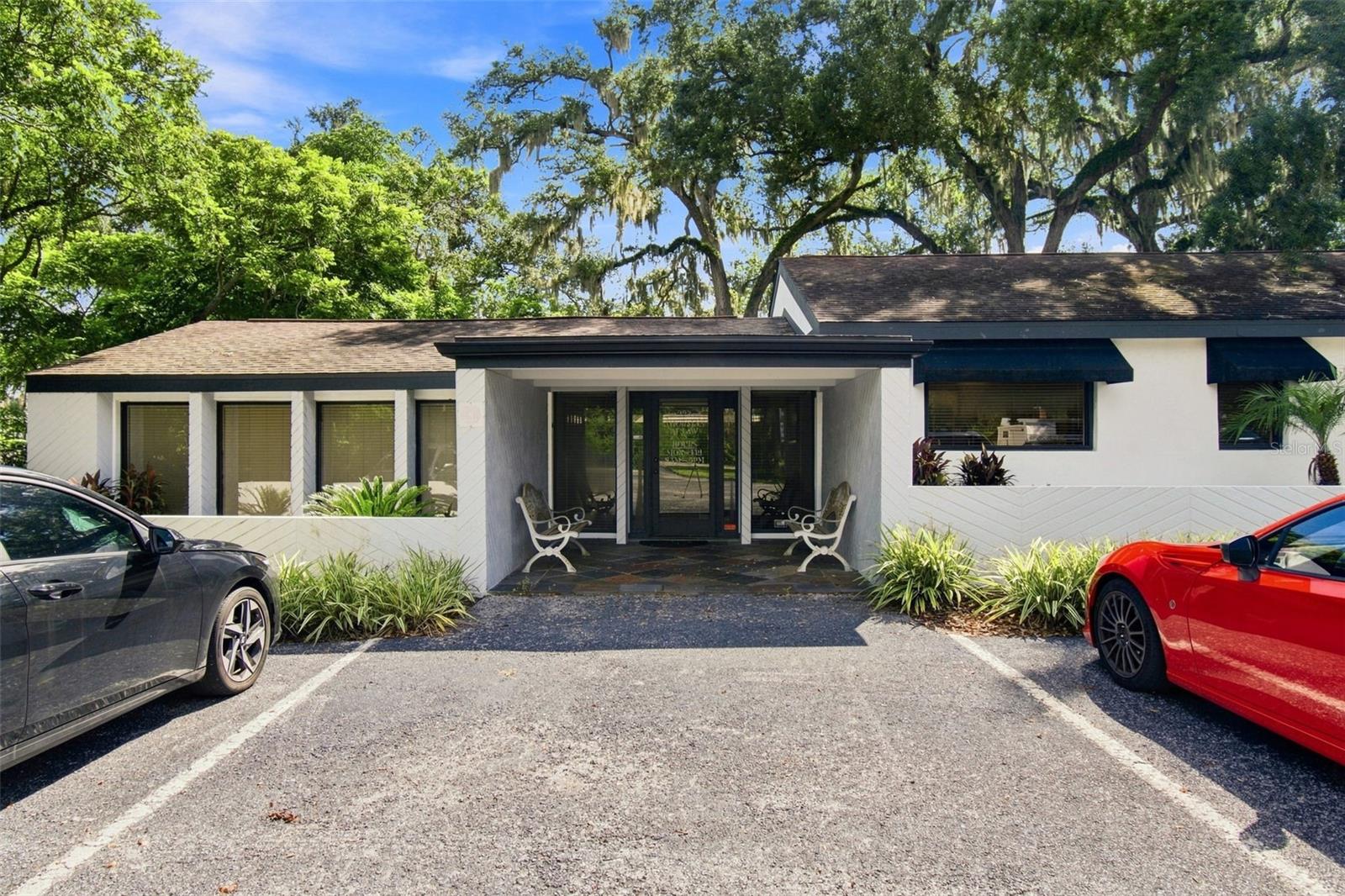 223 LITHIA PINECREST RD — photo 2