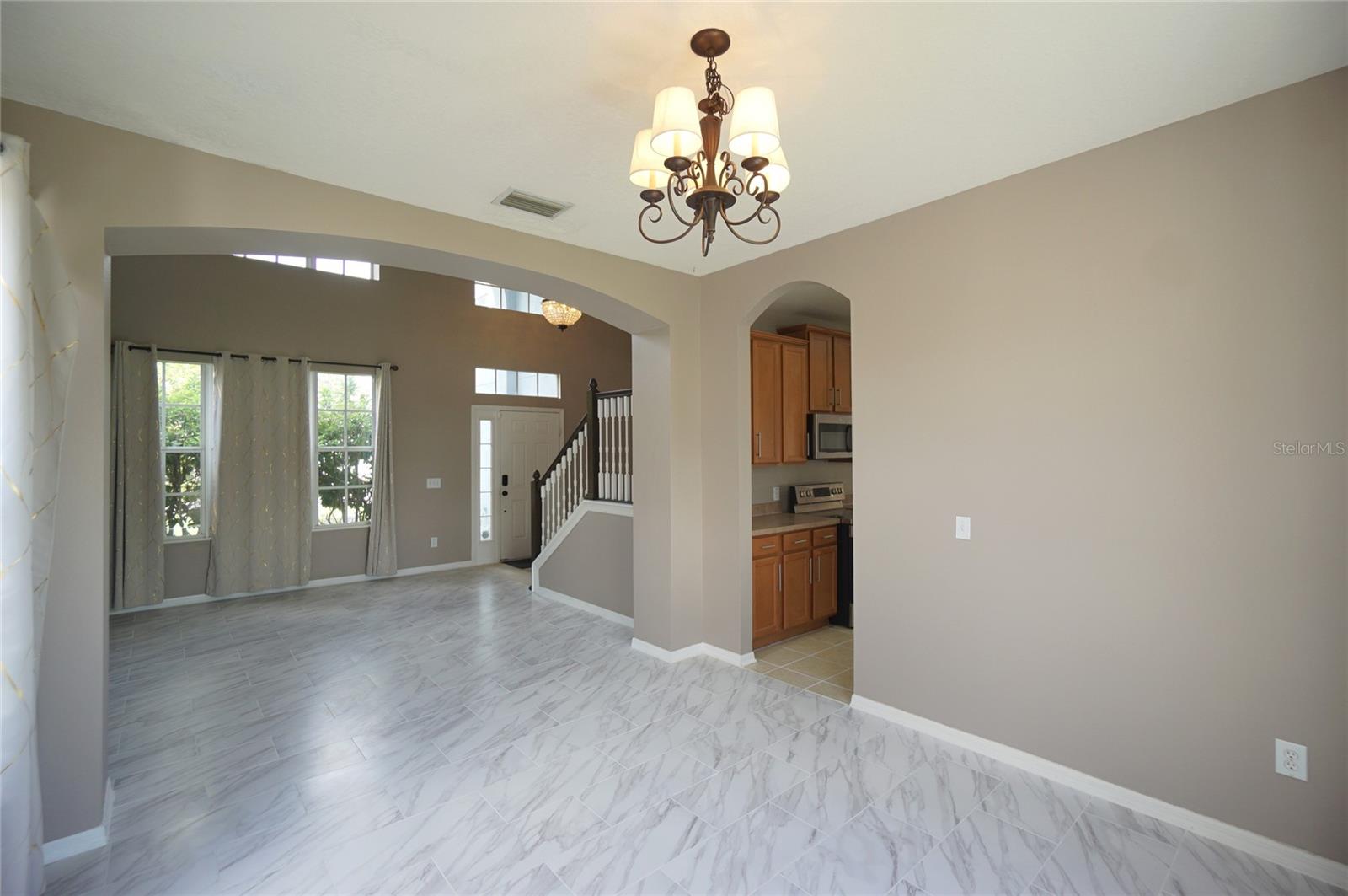 8718 SANDY PLAINS DR — photo 4