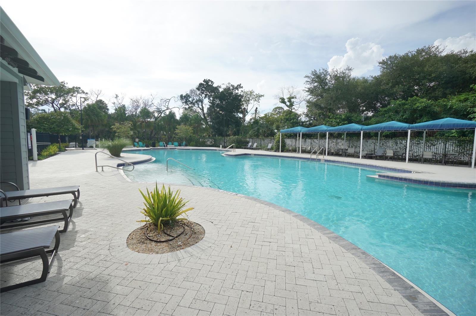 8718 SANDY PLAINS DR — photo 33