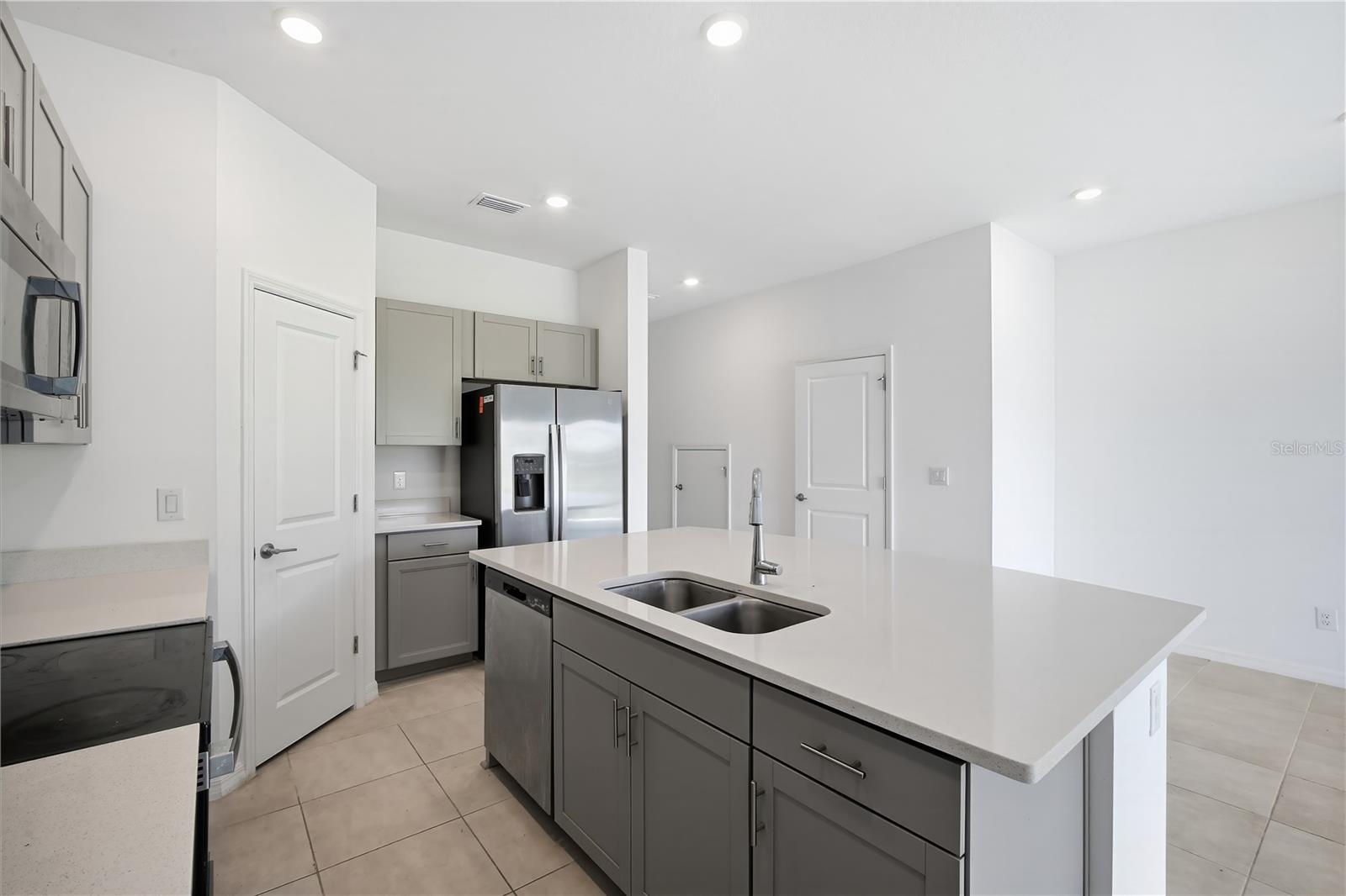 2365 PARAVANE WAY — photo 6