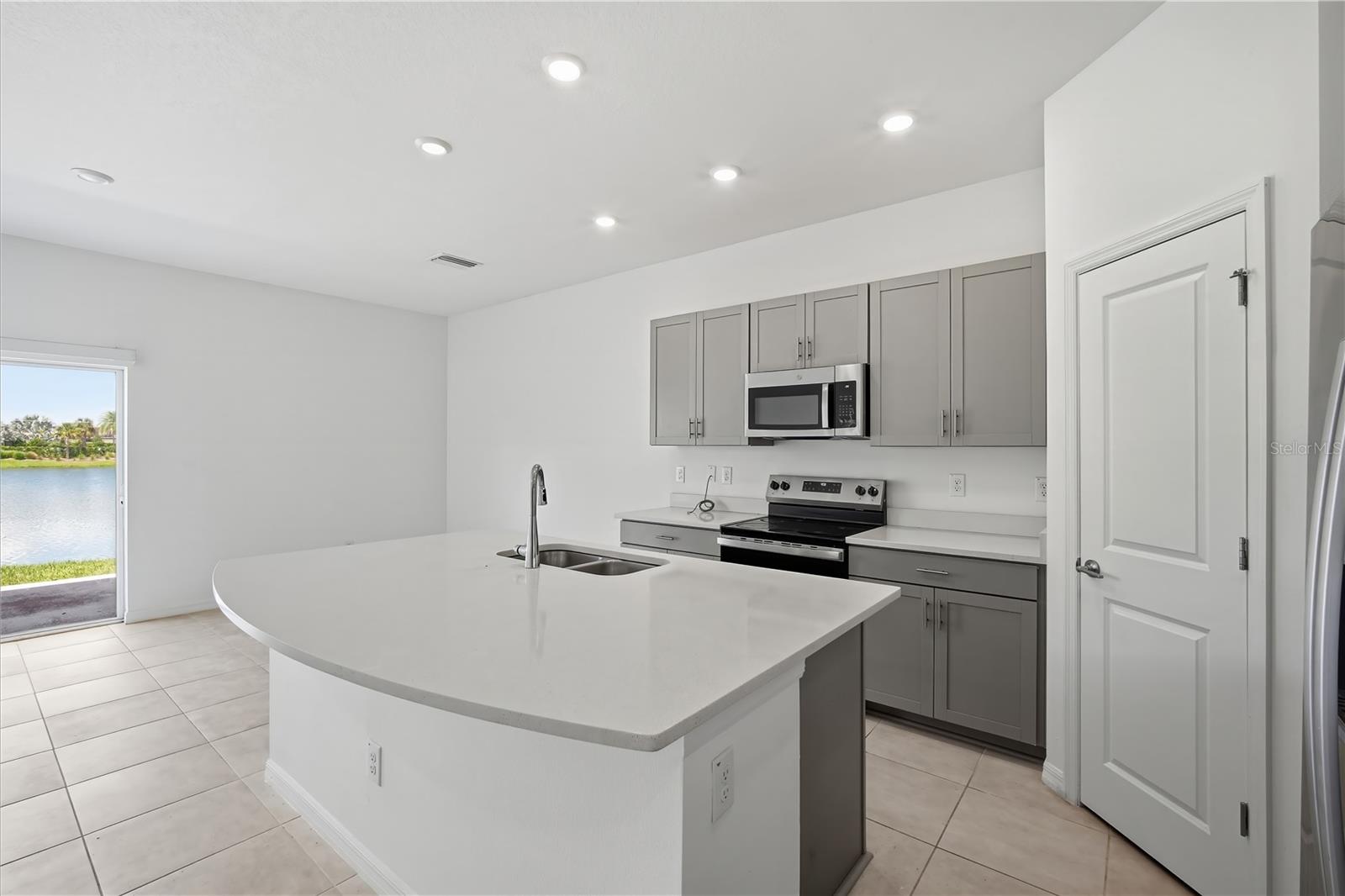 2365 PARAVANE WAY — photo 5