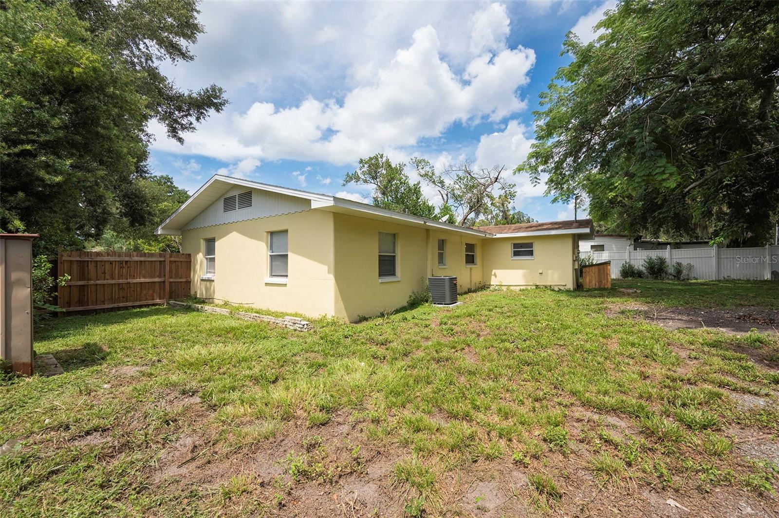 5136 STUDIO DR — photo 28