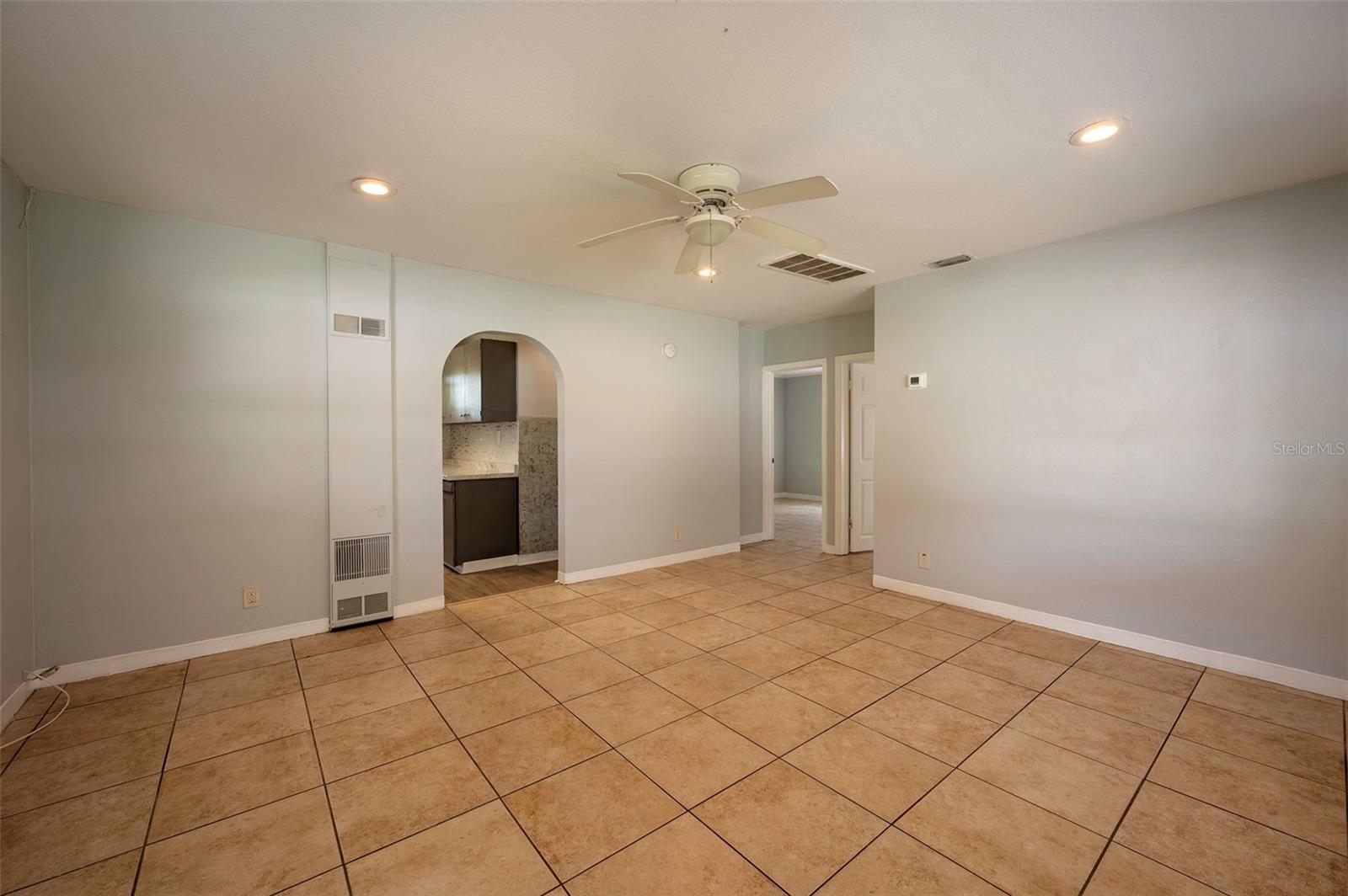 5136 STUDIO DR — photo 33