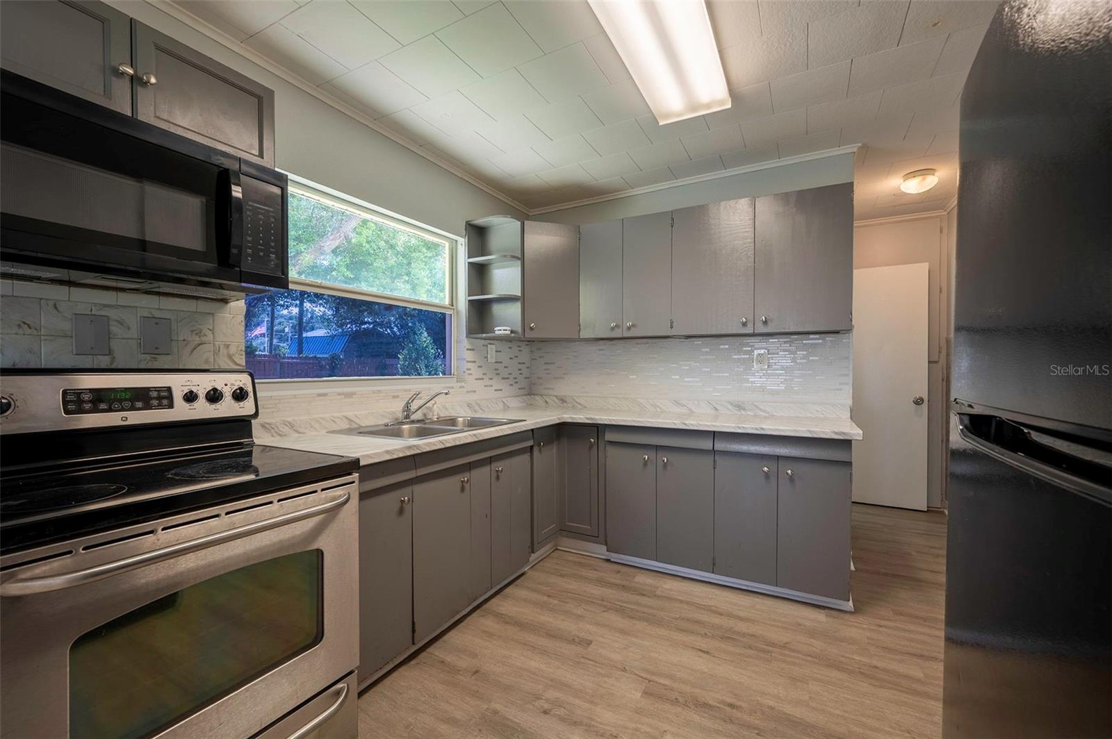 5136 STUDIO DR — photo 37