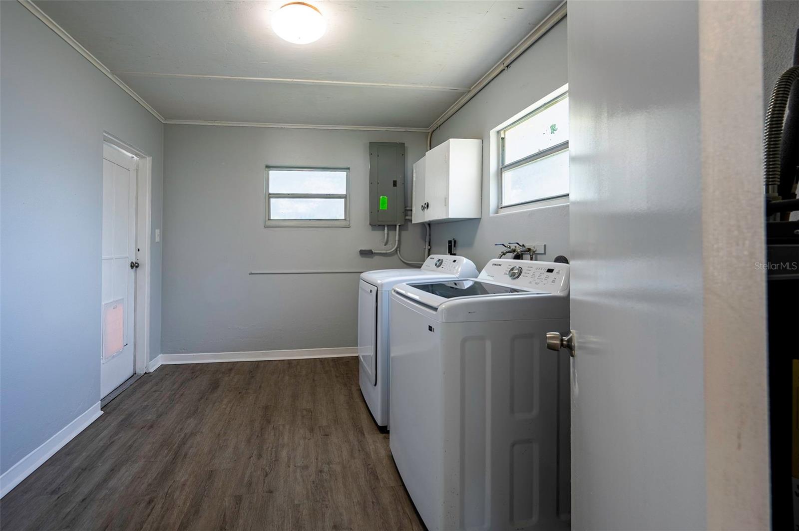 5136 STUDIO DR — photo 34