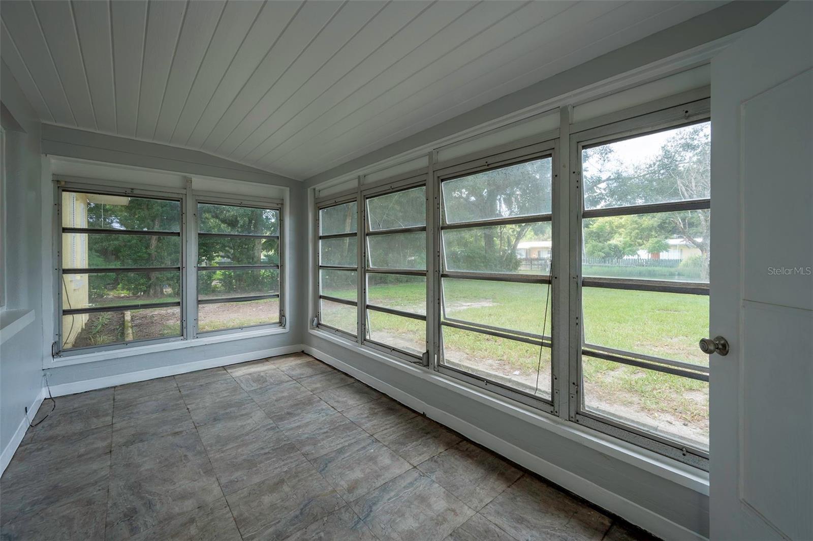 5136 STUDIO DR — photo 3