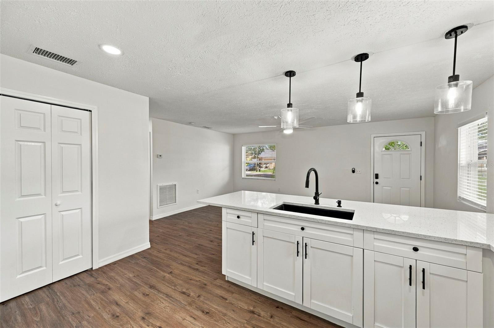 110 S FOREST ST — photo 4