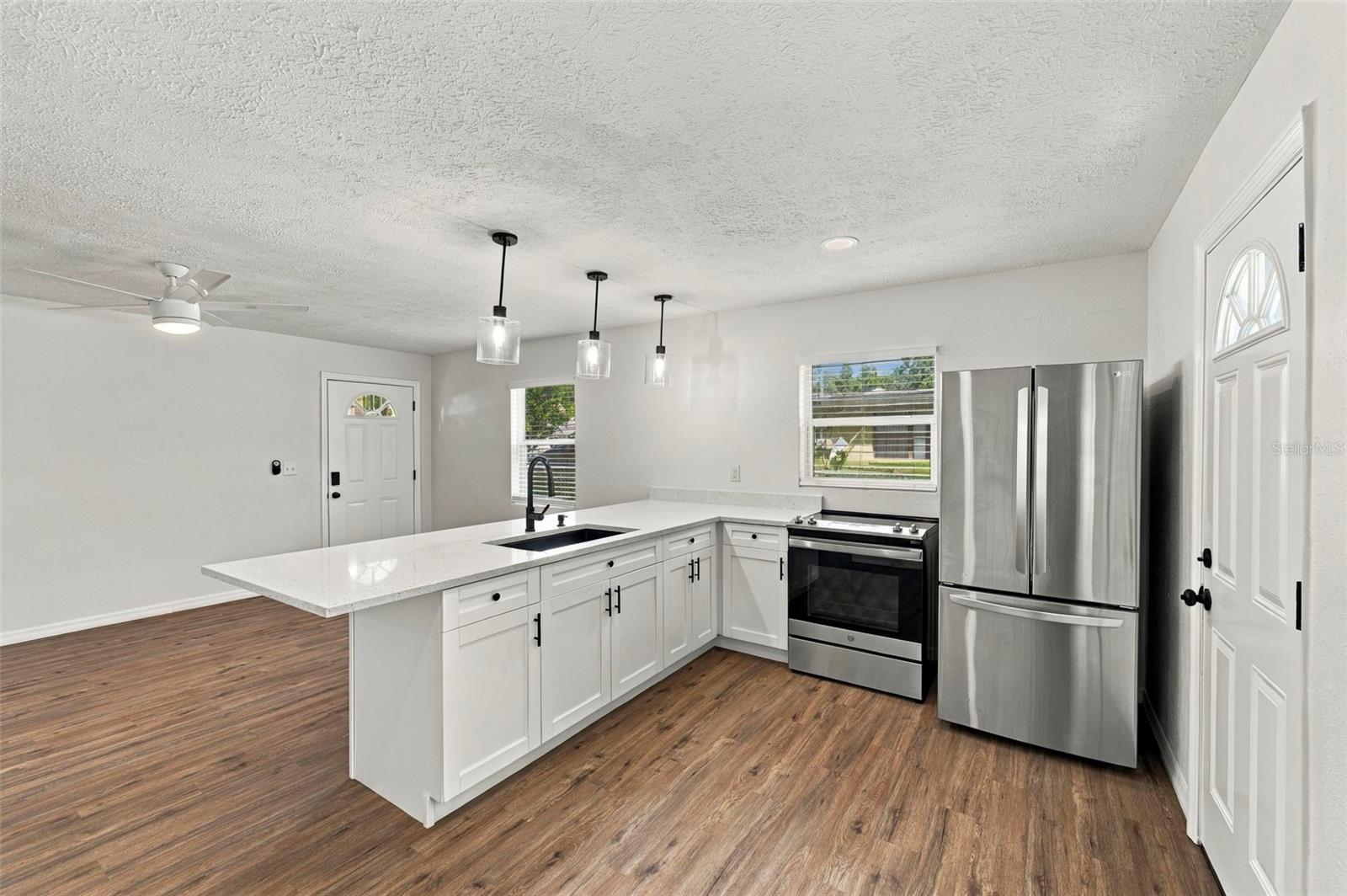 110 S FOREST ST — photo 3