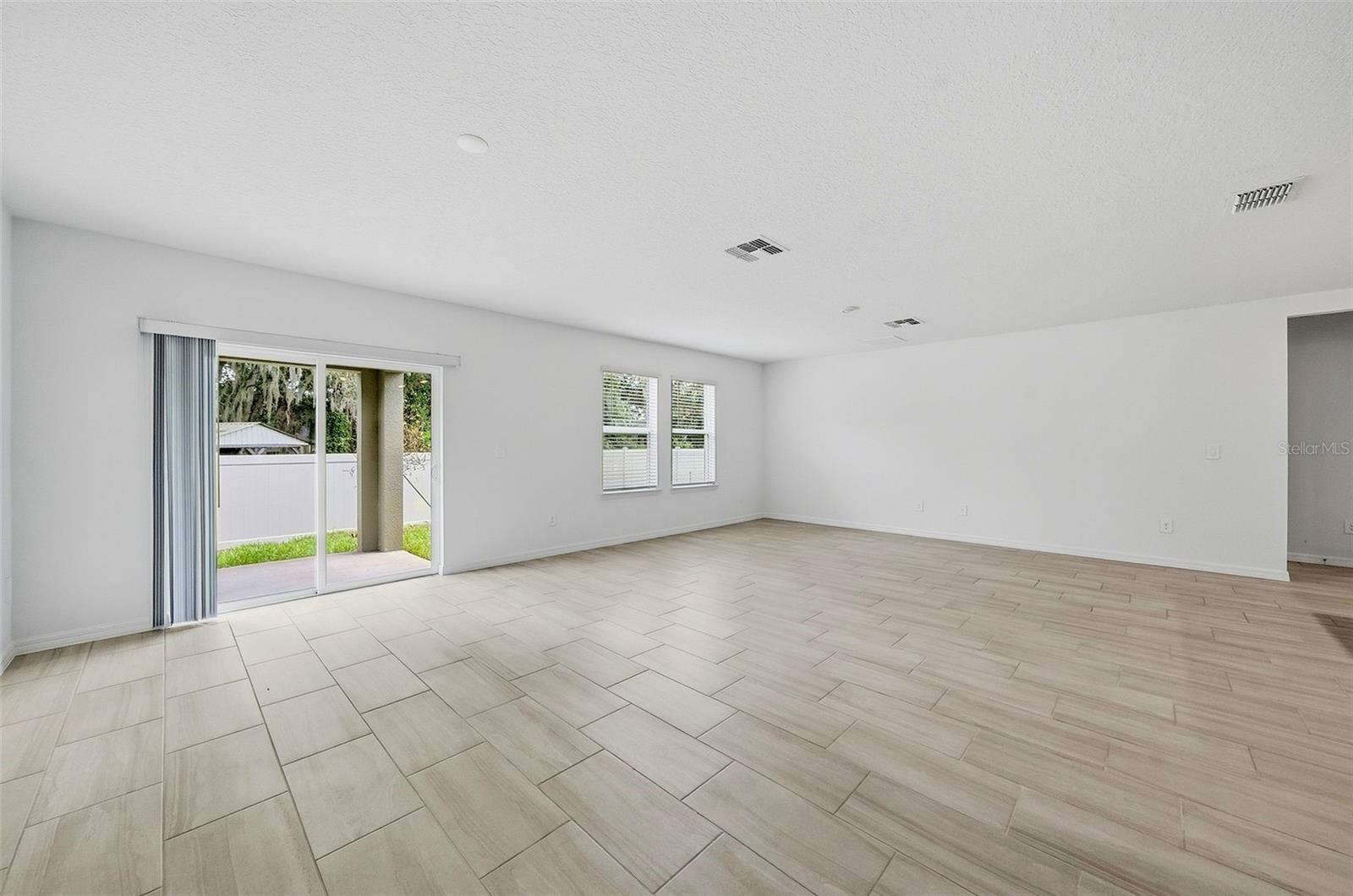 9820 FEASTER DR — photo 6