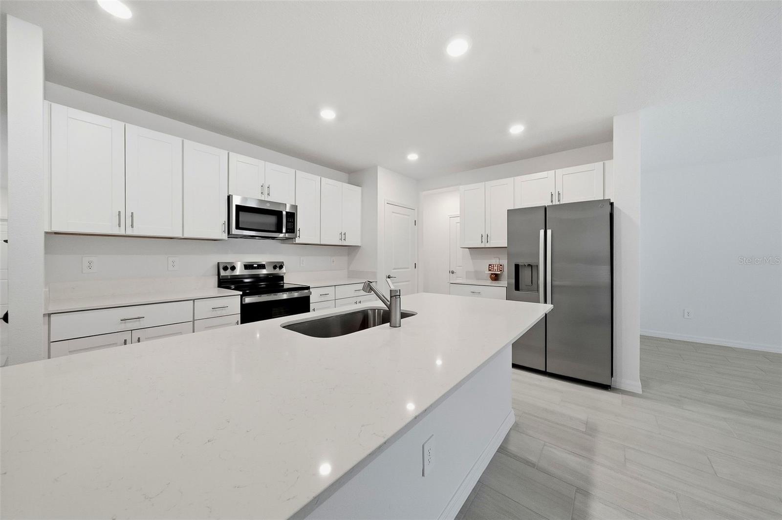9820 FEASTER DR — photo 10