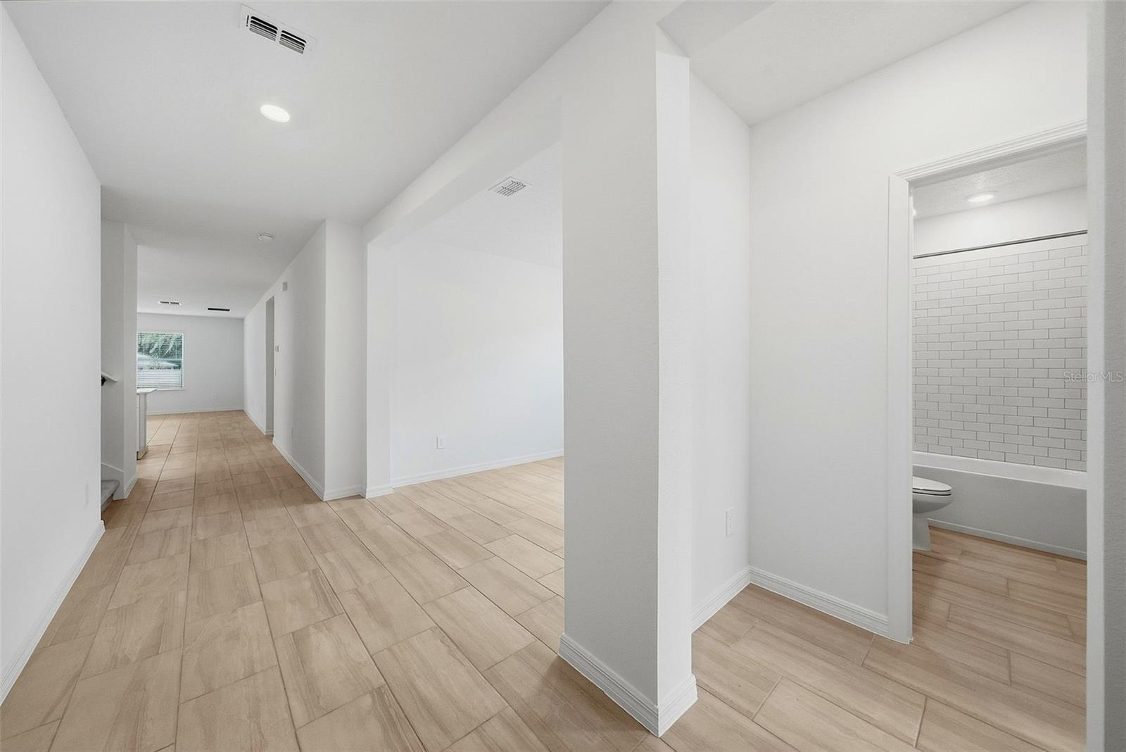 9820 FEASTER DR — photo 2