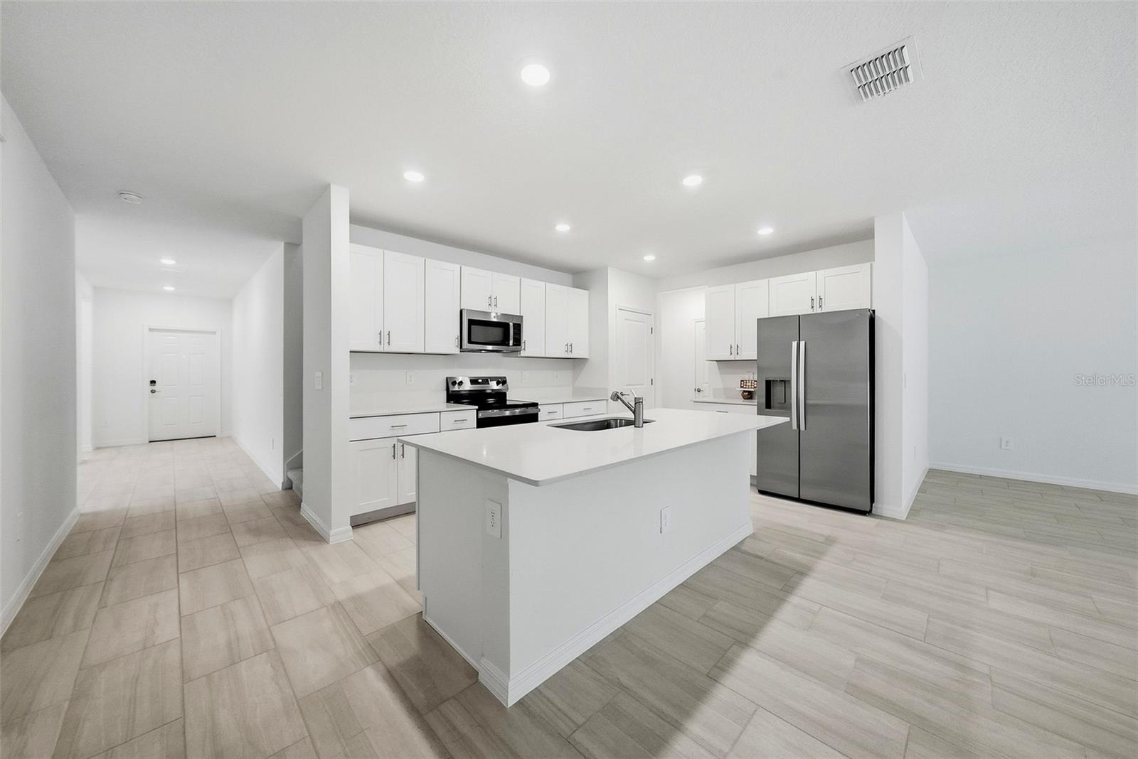 9820 FEASTER DR — photo 11