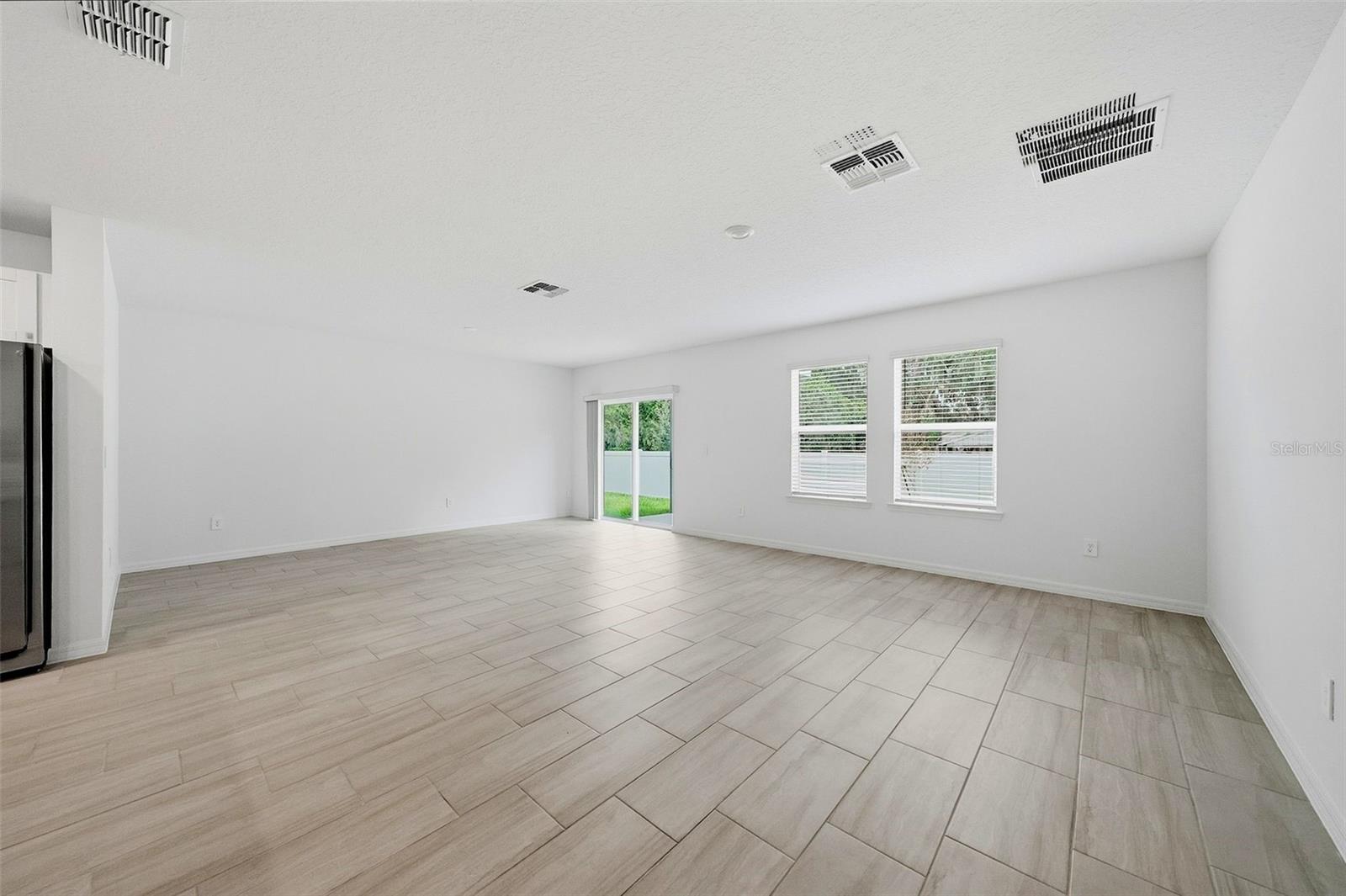 9820 FEASTER DR — photo 4
